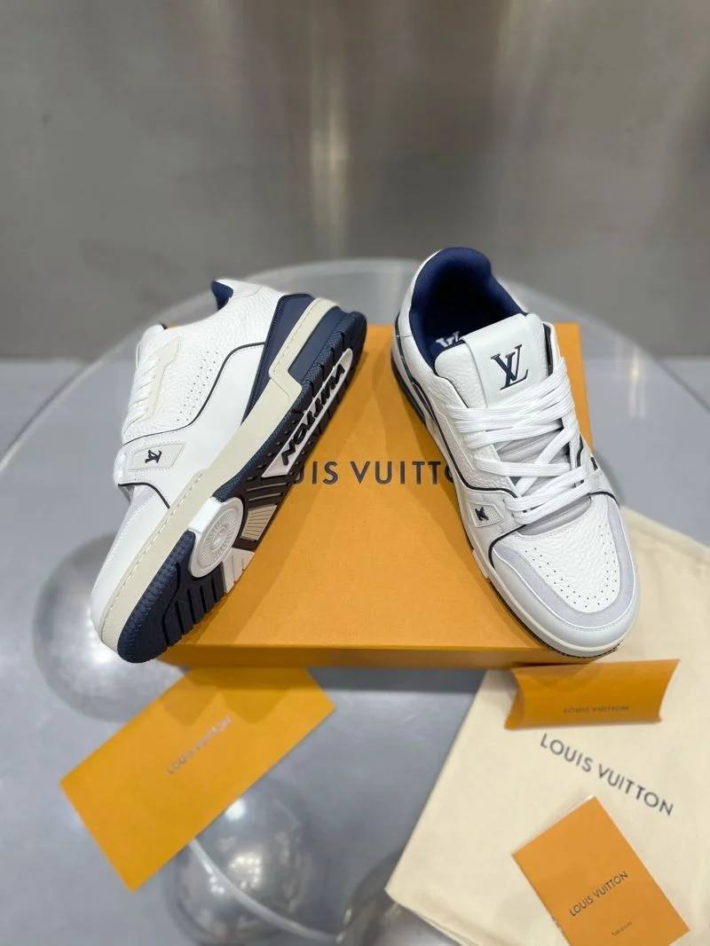 Cozy Louis Vuitton Trainer Sneaker 31059