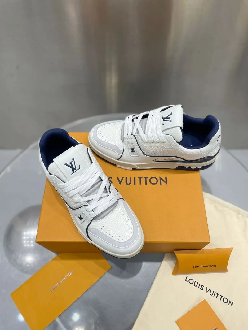 Cozy Louis Vuitton Trainer Sneaker 31059