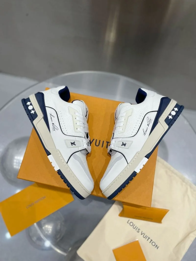 Cozy Louis Vuitton Trainer Sneaker 31059