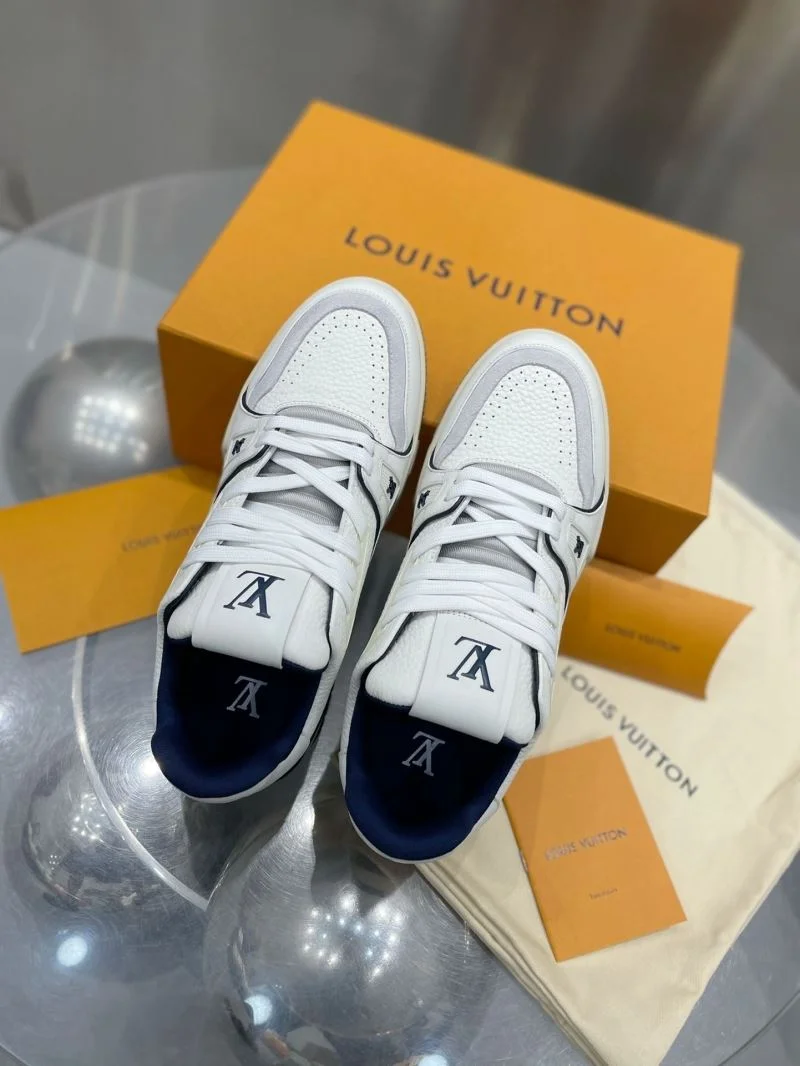 Cozy Louis Vuitton Trainer Sneaker 31059