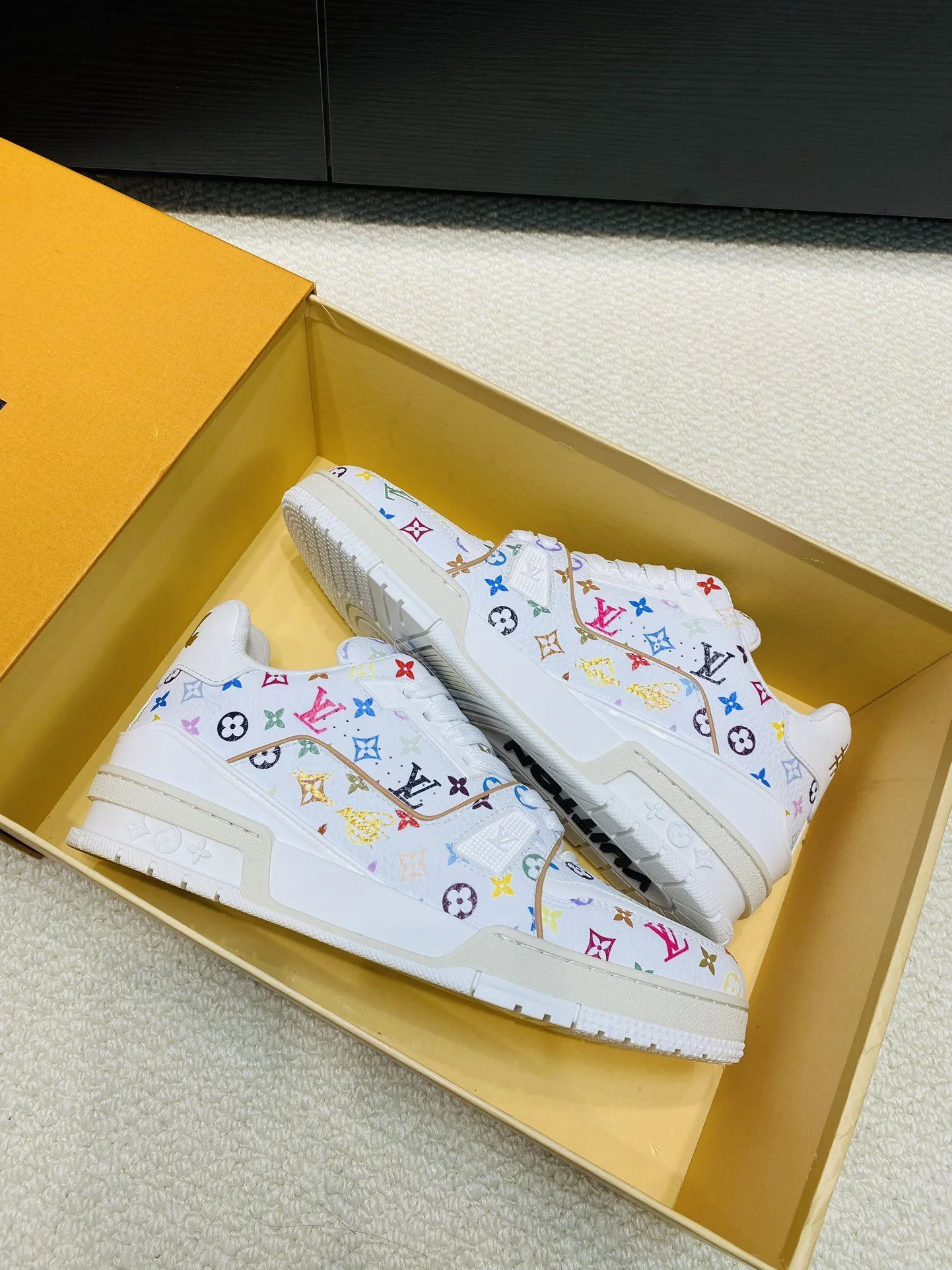 Louis Vuitton Trainer Sneaker Vibrant 31024