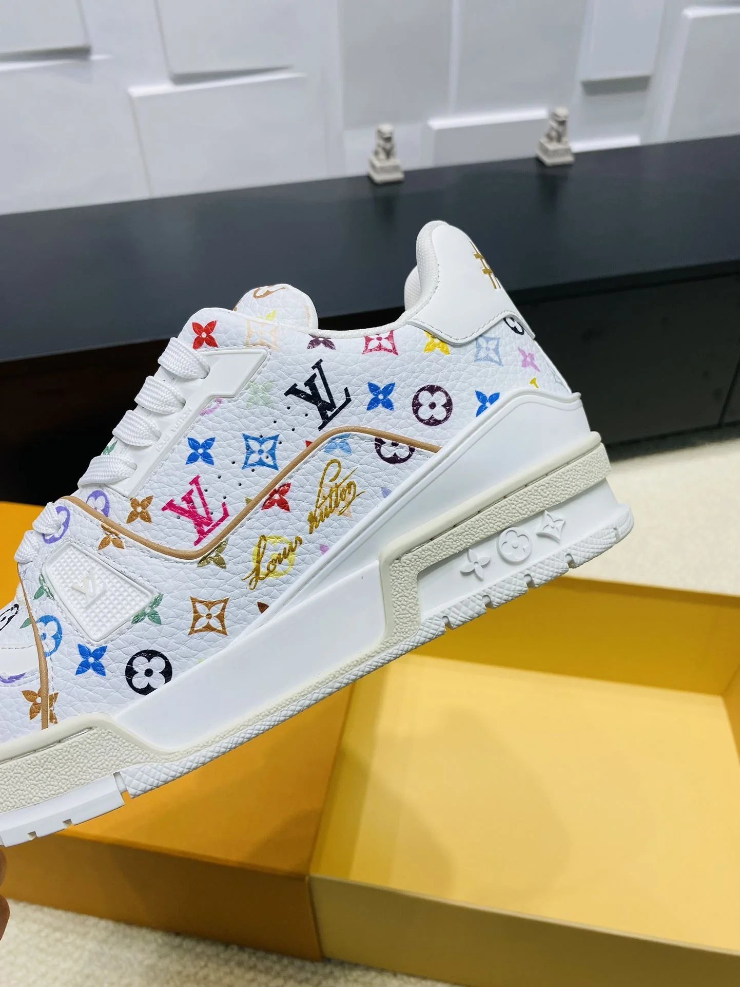 Louis Vuitton Trainer Sneaker Vibrant 31024