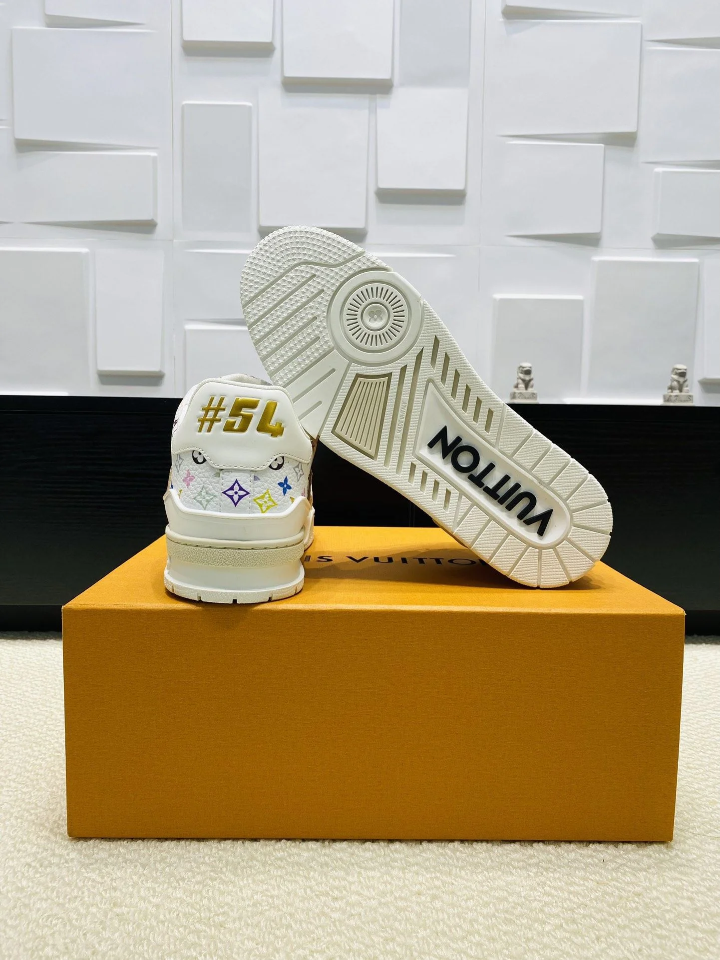 Louis Vuitton Trainer Sneaker Vibrant 31024