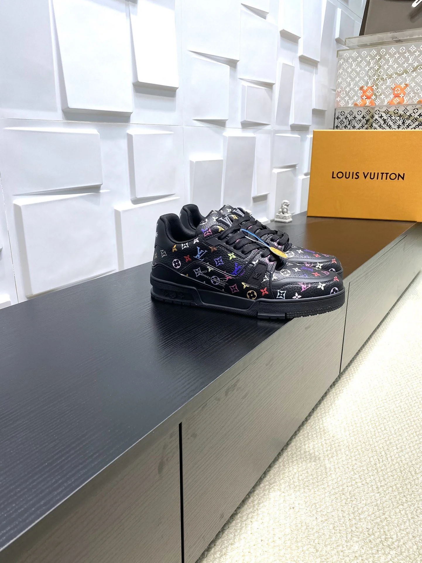 Louis Vuitton Trainer Sneaker Comfortable 31026