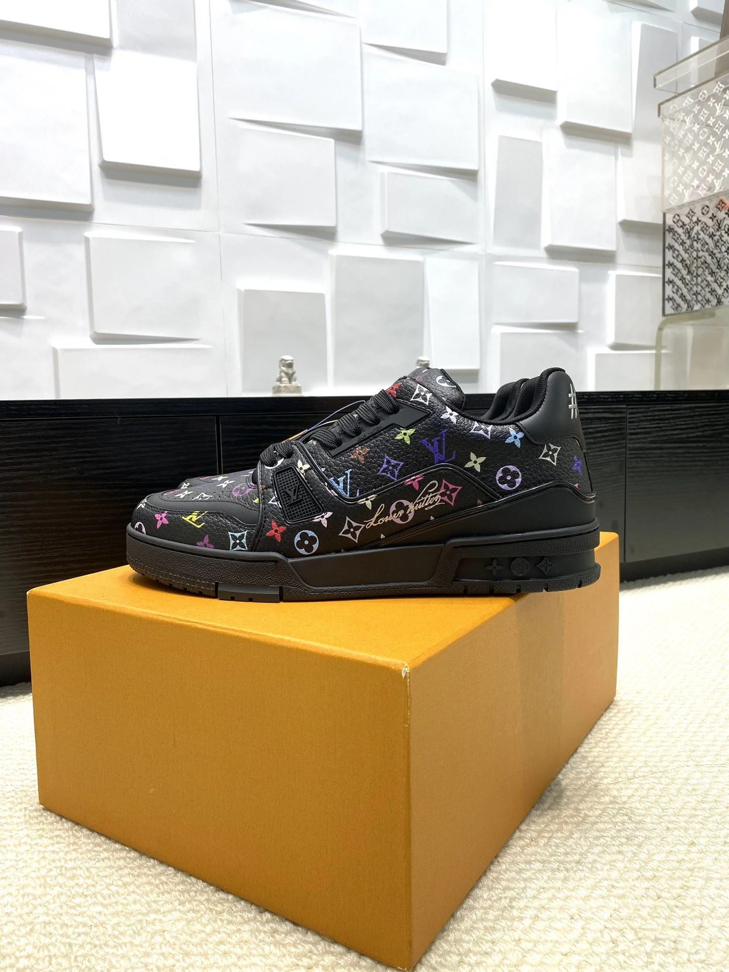 Louis Vuitton Trainer Sneaker Comfortable 31026