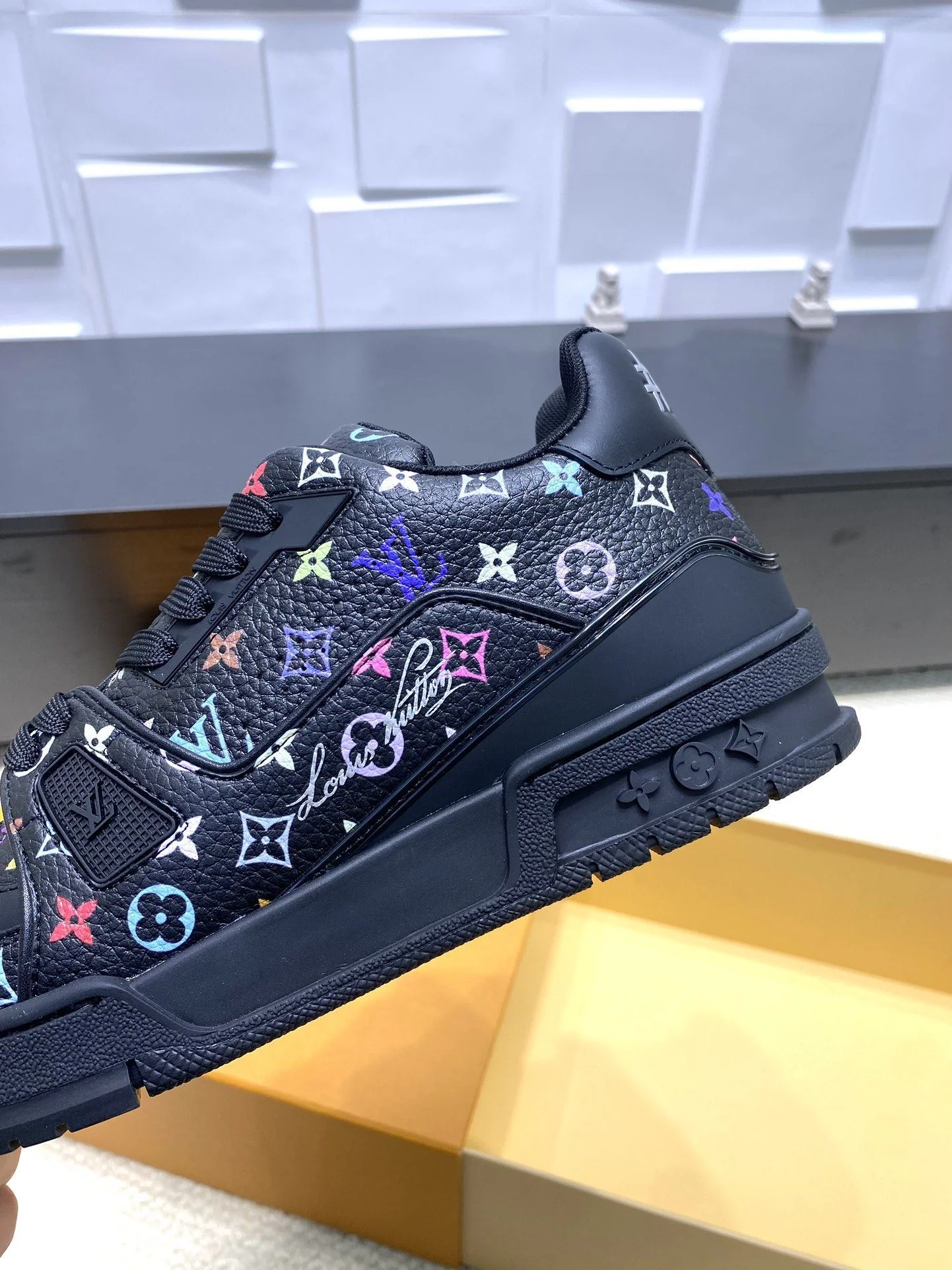 Louis Vuitton Trainer Sneaker Comfortable 31026