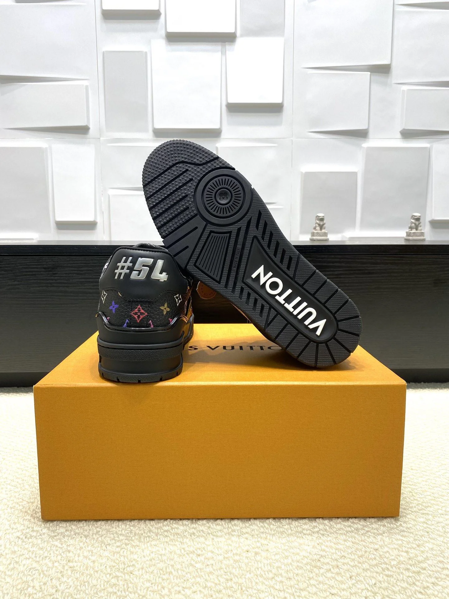 Louis Vuitton Trainer Sneaker Comfortable 31026