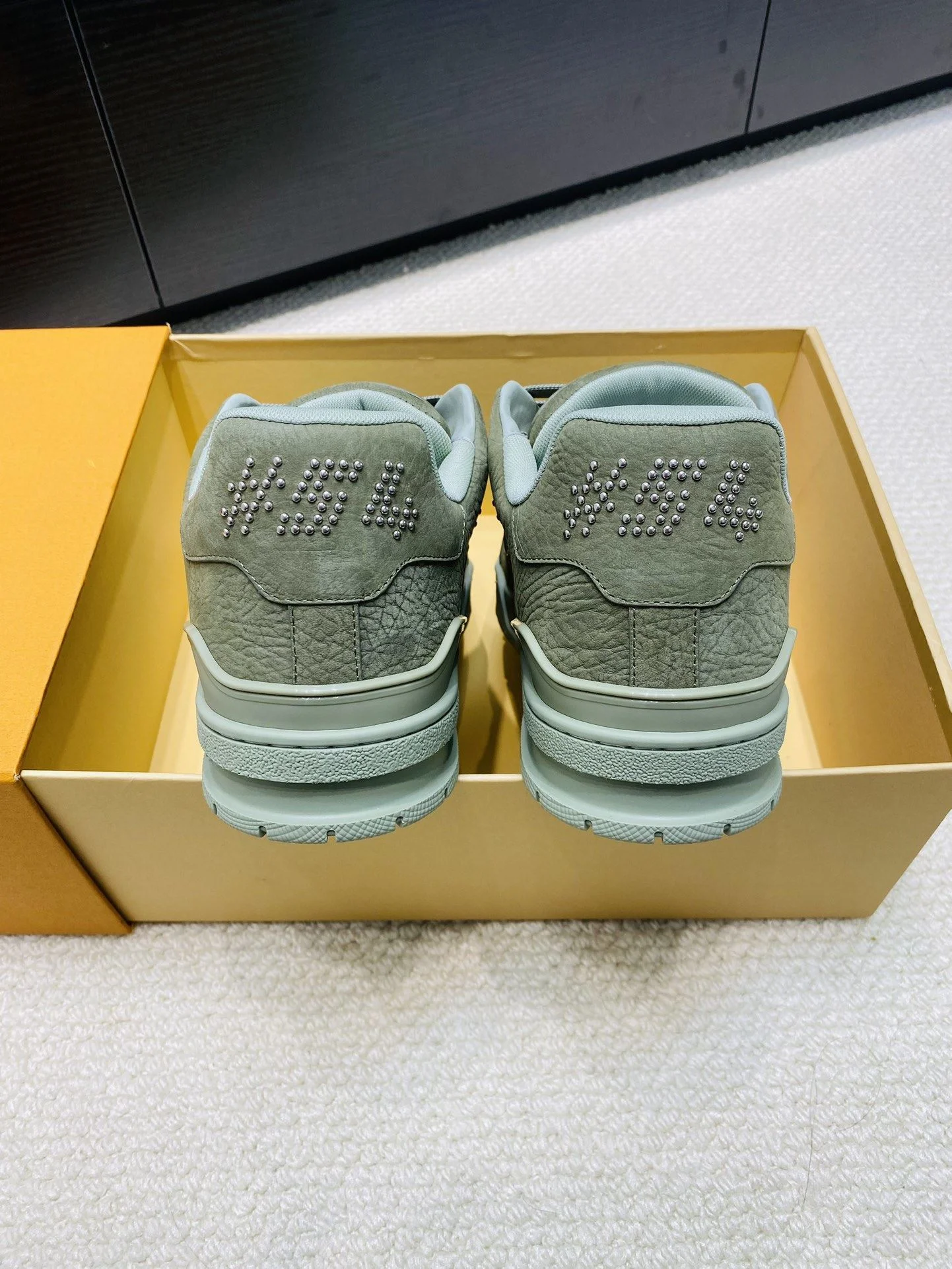 SmoothTexture Louis Vuitton Trainer Sneaker 30996