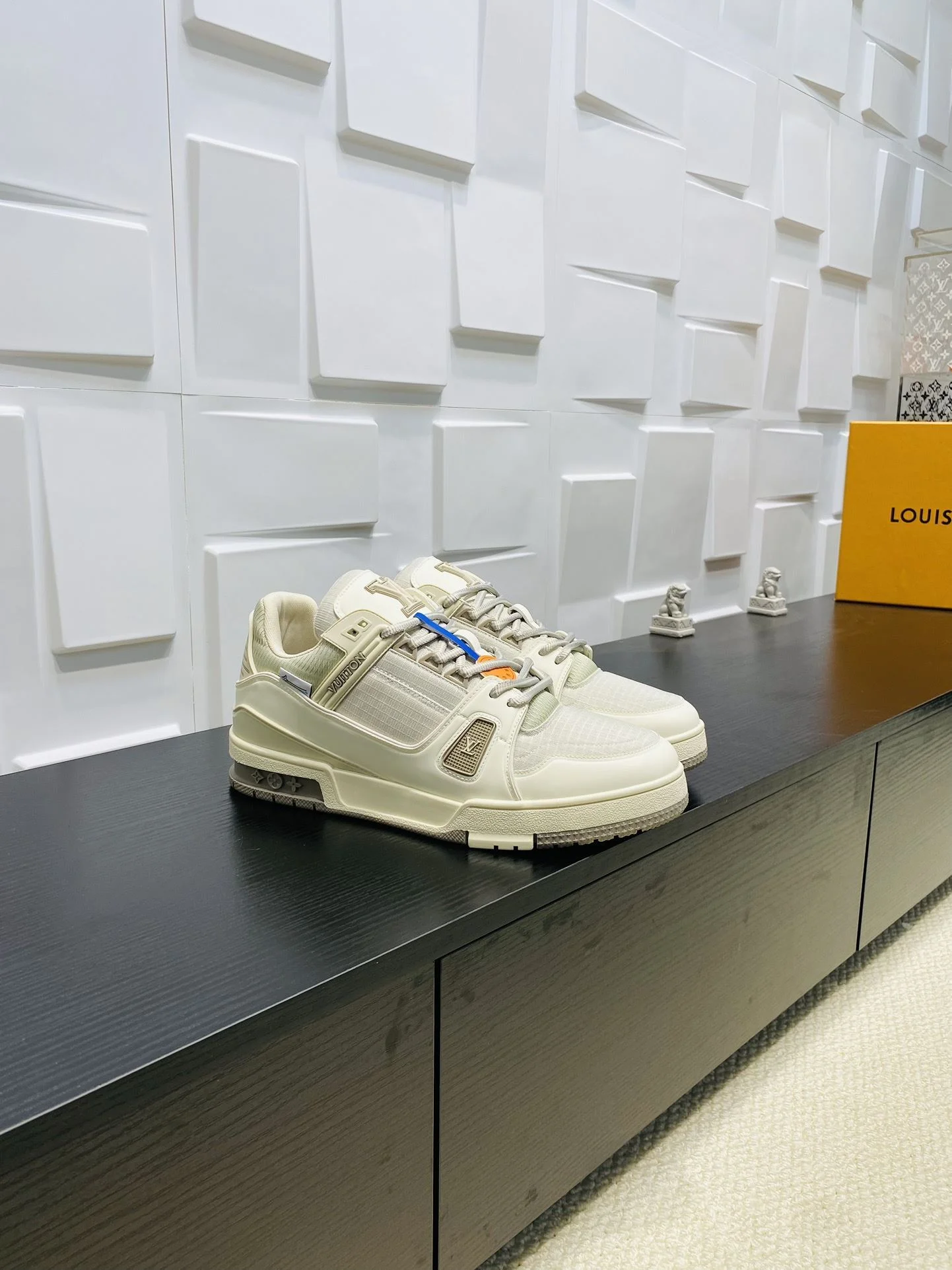 Soft Louis Vuitton Trainer Sneaker 31023