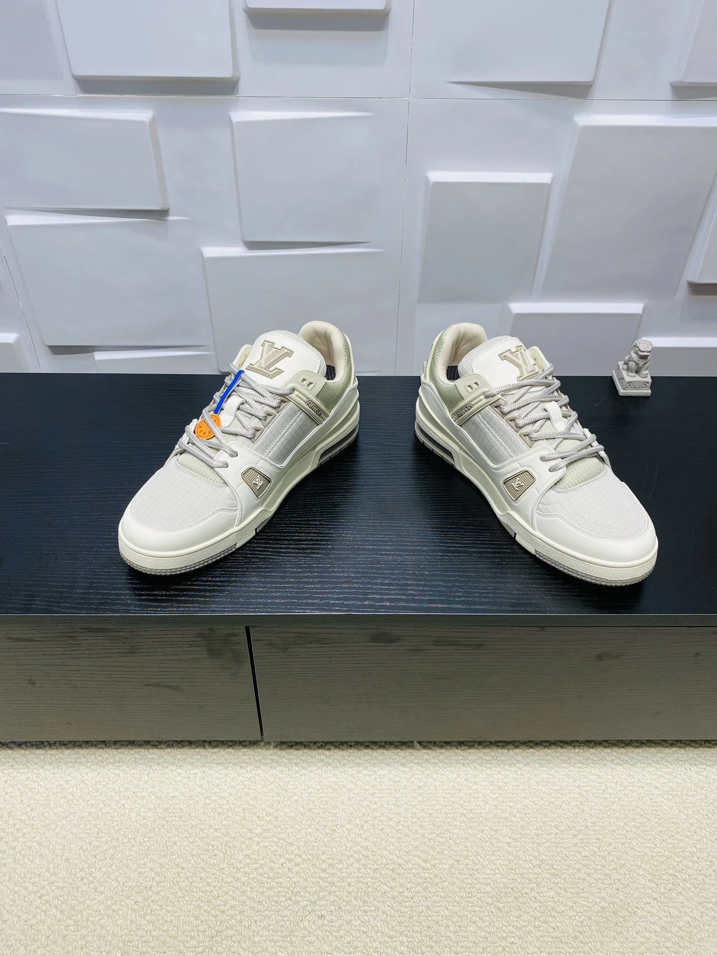 Soft Louis Vuitton Trainer Sneaker 31023