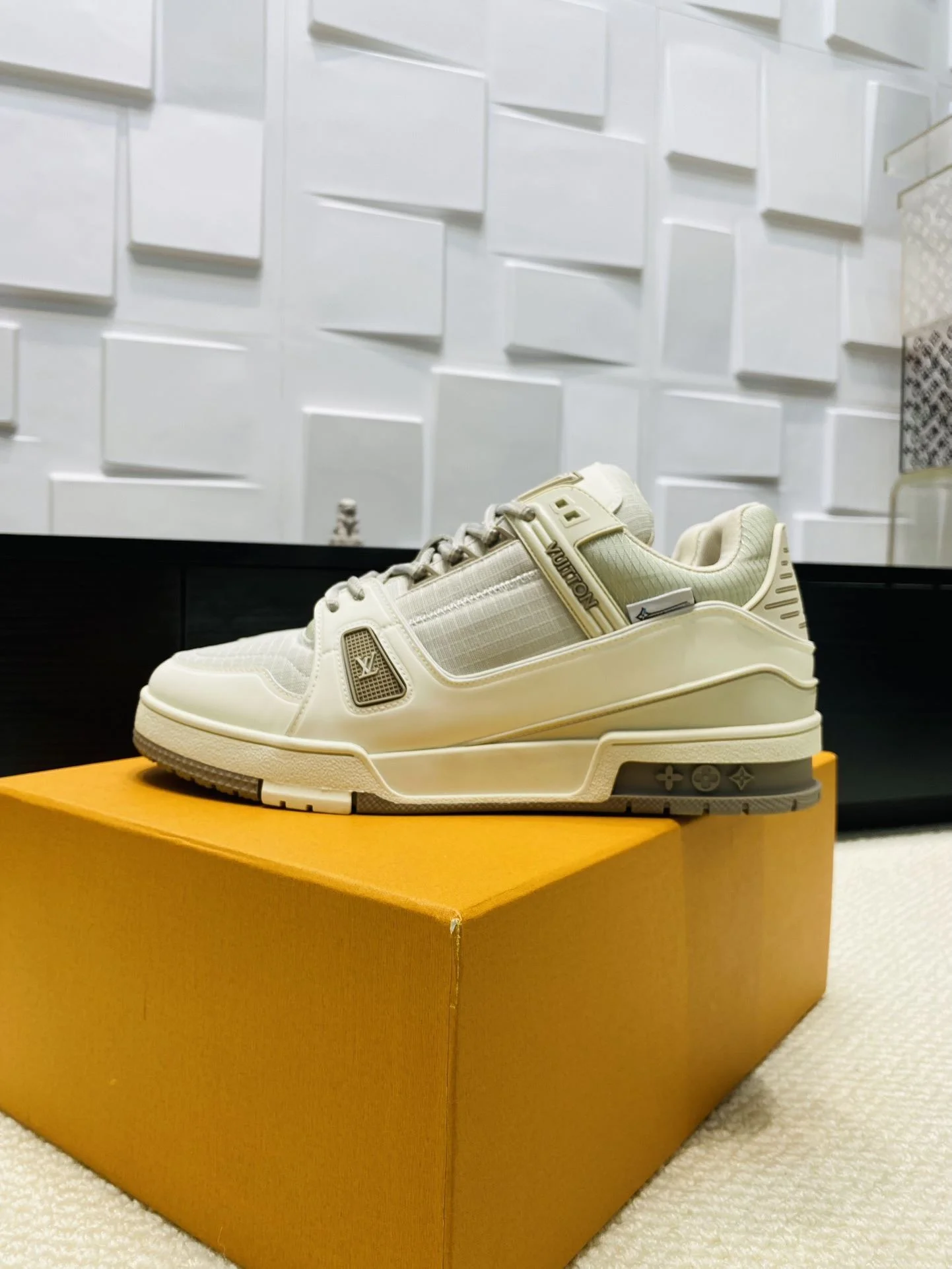 Soft Louis Vuitton Trainer Sneaker 31023