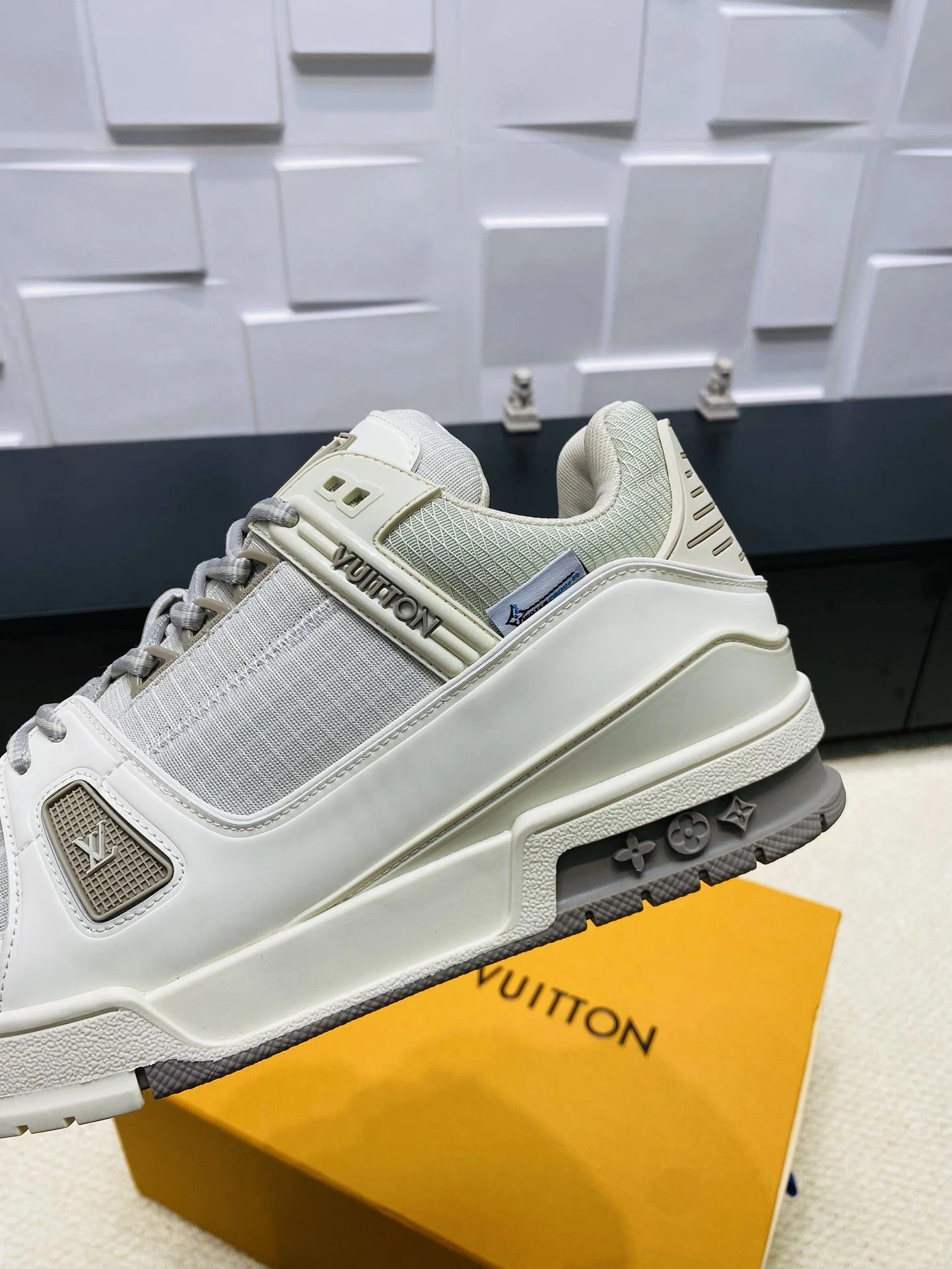 Soft Louis Vuitton Trainer Sneaker 31023