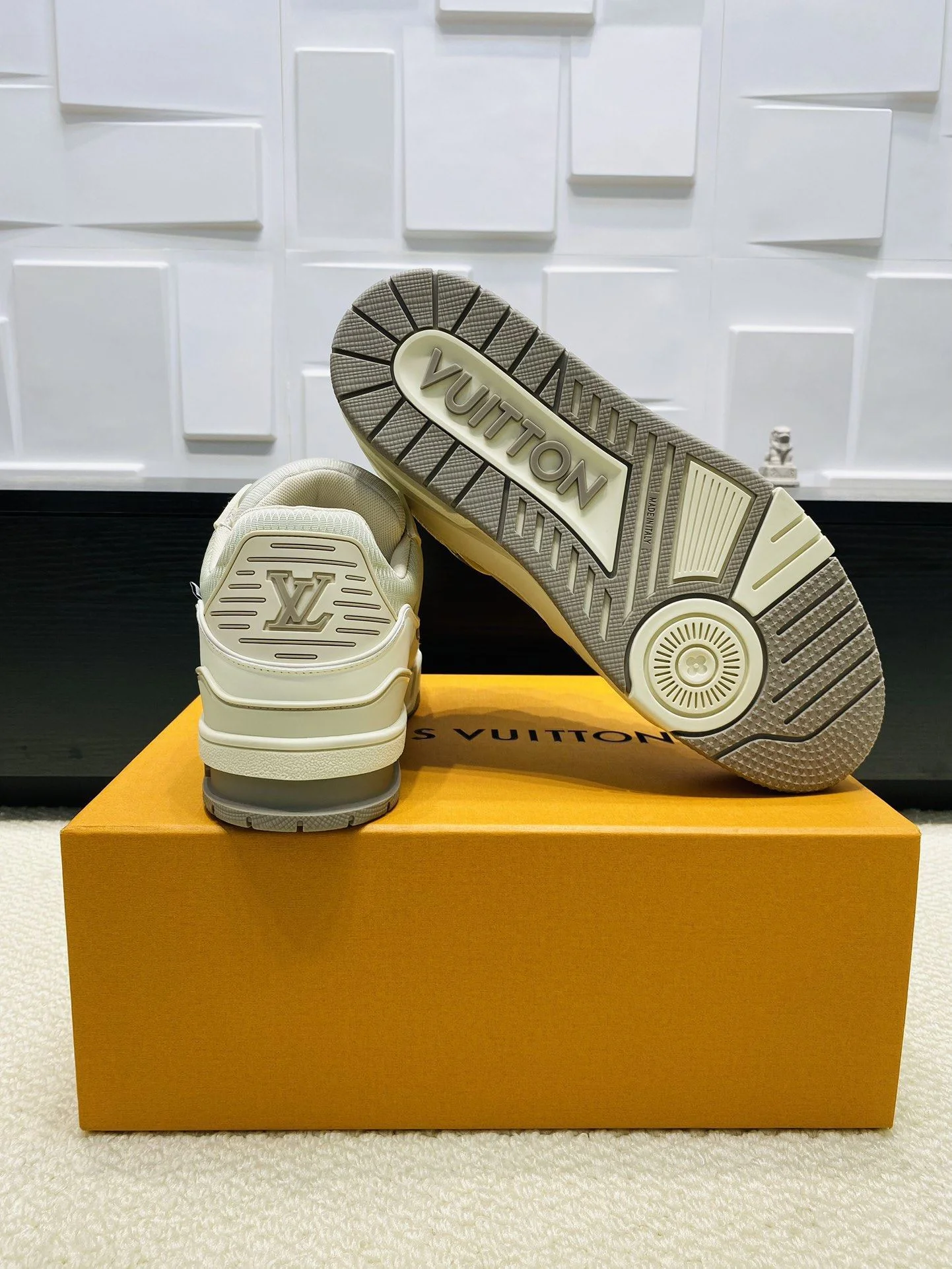 Soft Louis Vuitton Trainer Sneaker 31023