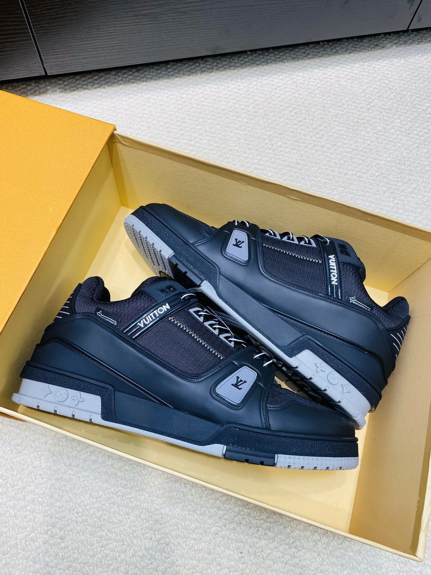 Resilient Louis Vuitton Trainer Sneaker 31021