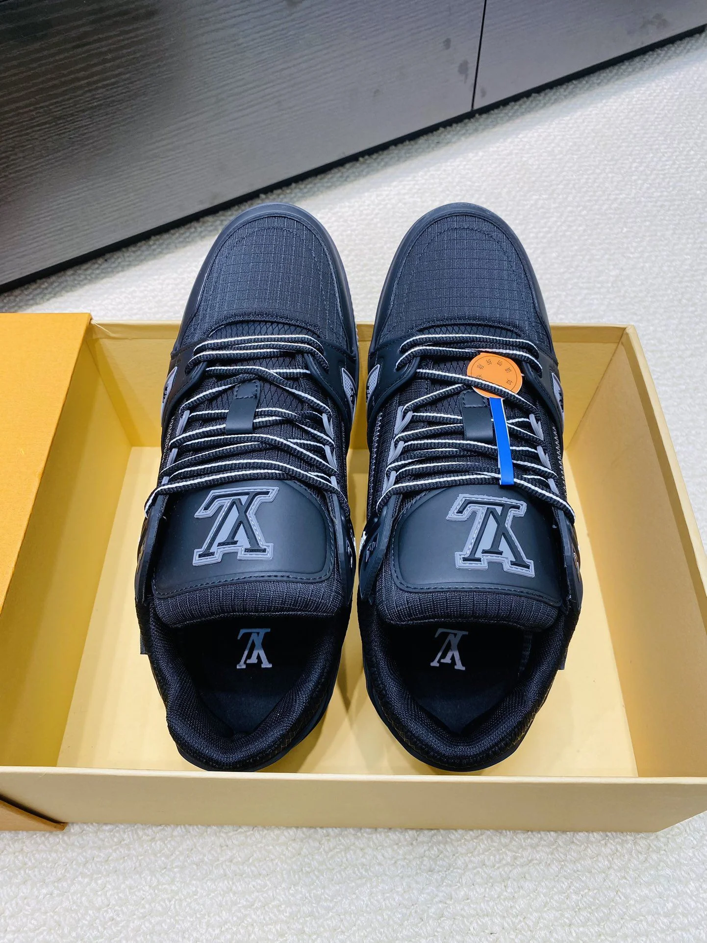Resilient Louis Vuitton Trainer Sneaker 31021