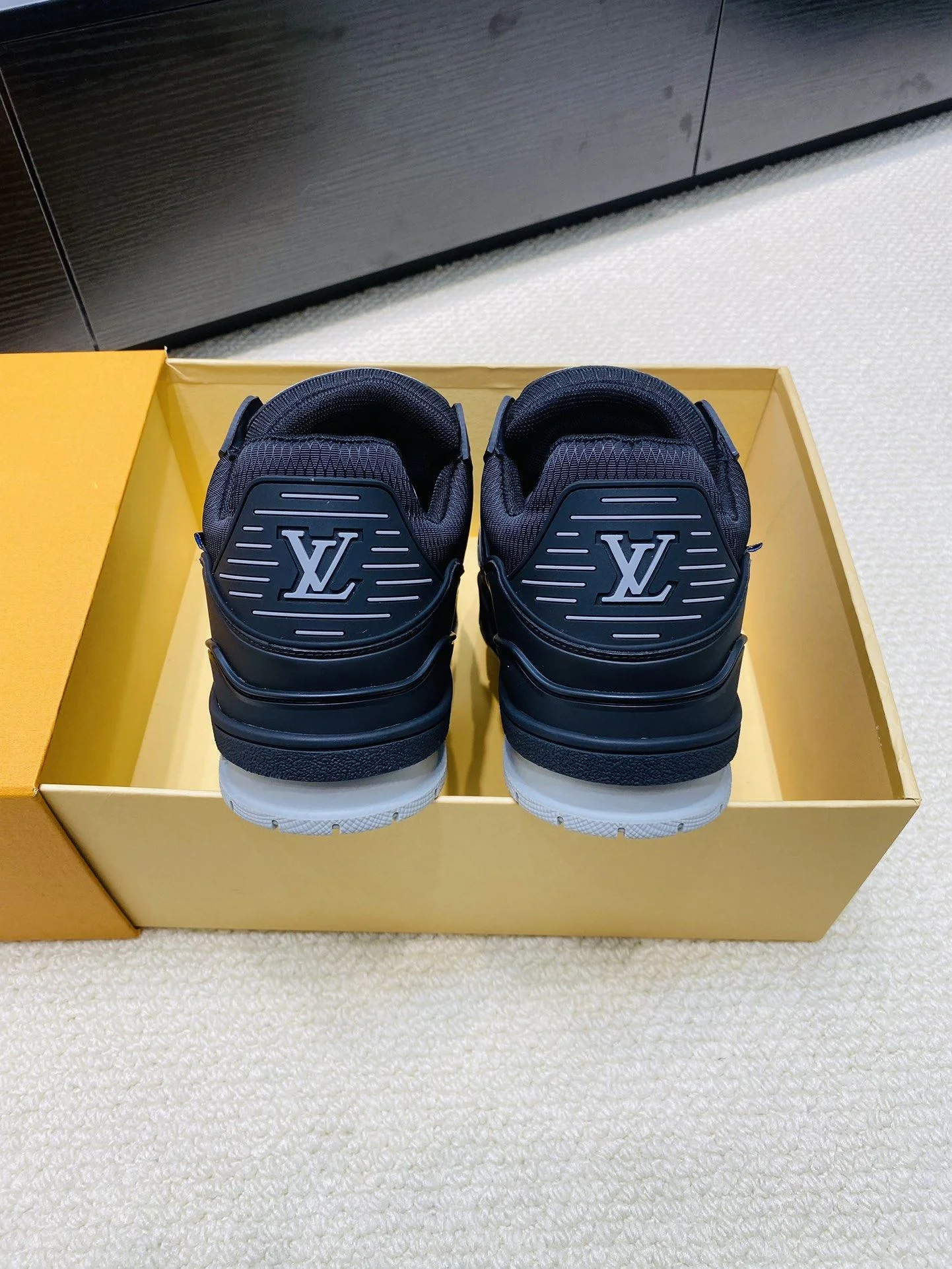 Resilient Louis Vuitton Trainer Sneaker 31021