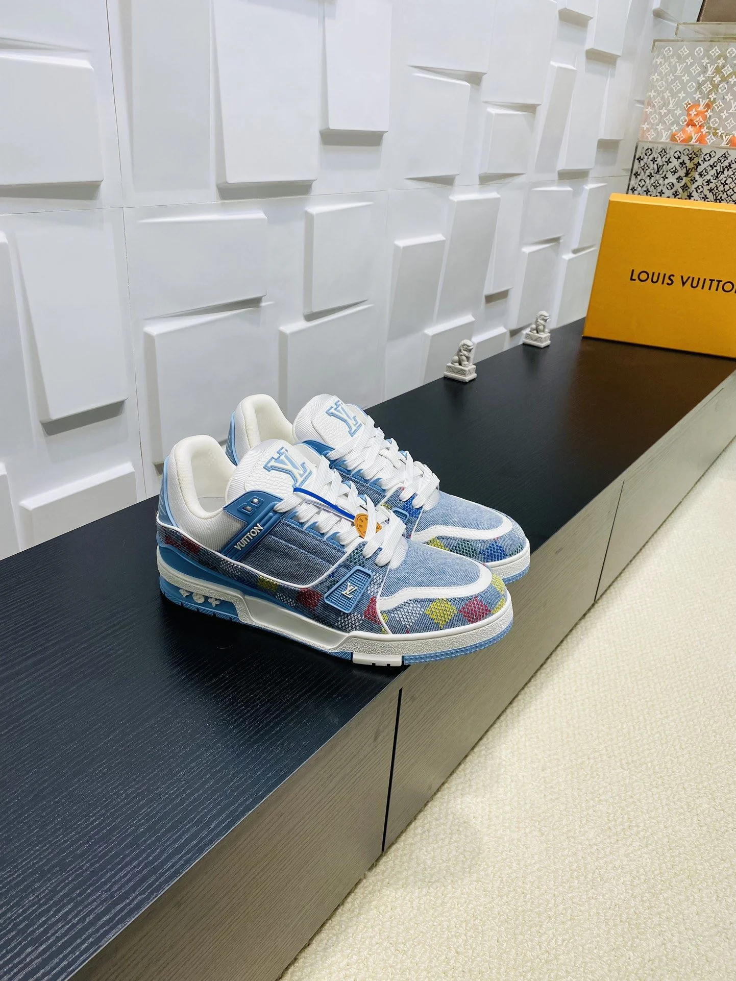 Louis Vuitton Trainer Sneaker Reliable 31022