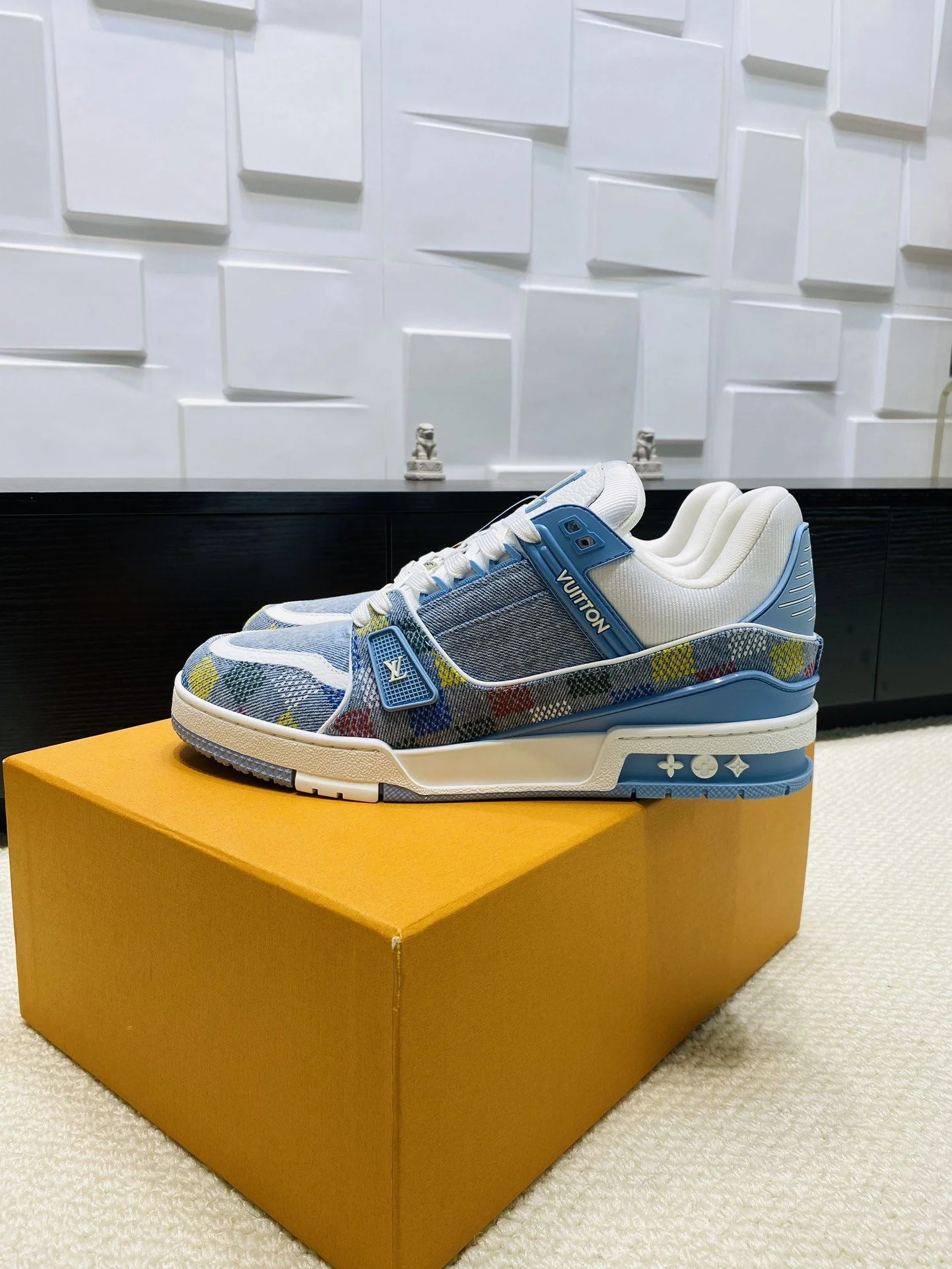 Louis Vuitton Trainer Sneaker Reliable 31022