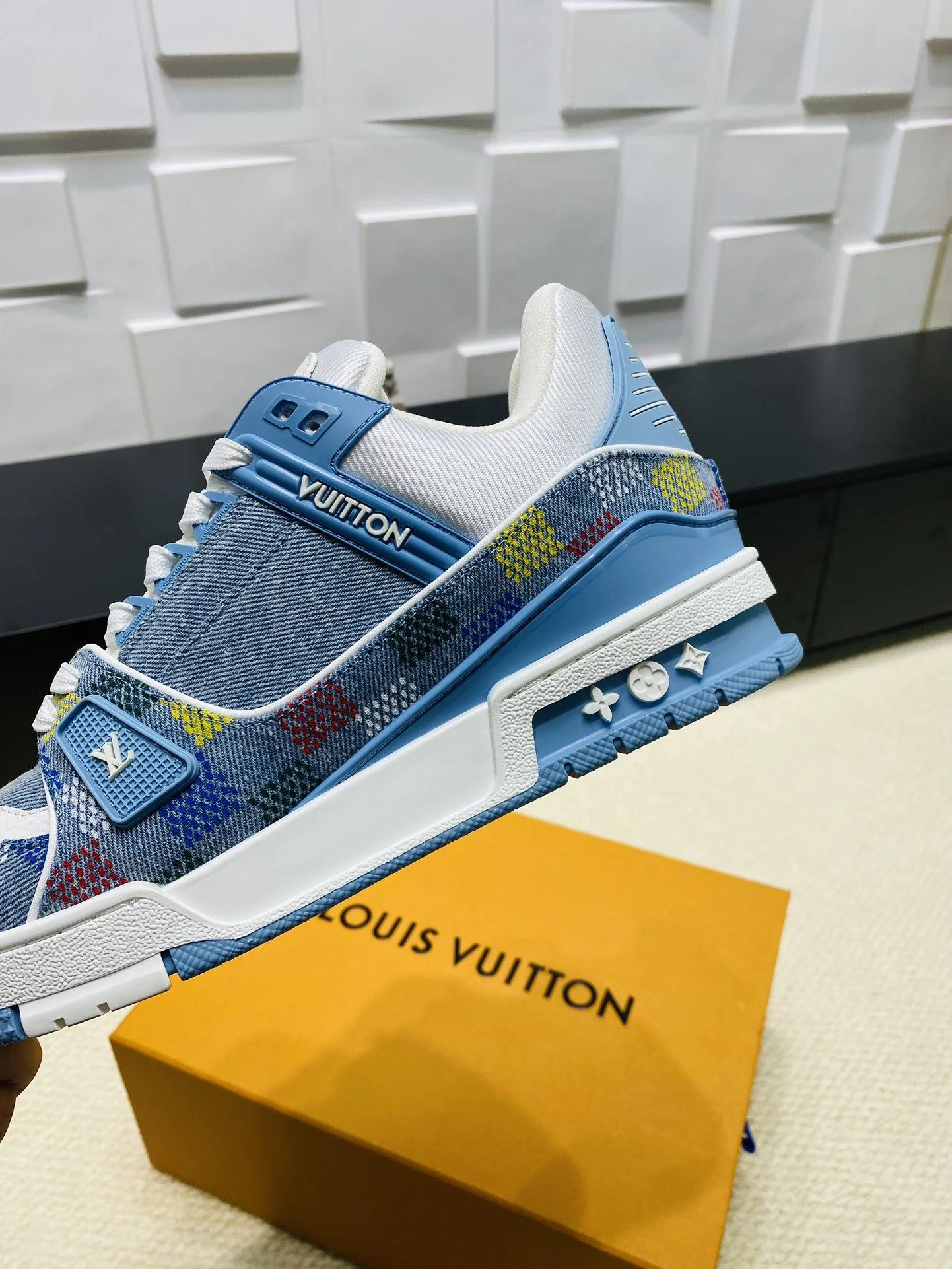 Louis Vuitton Trainer Sneaker Reliable 31022