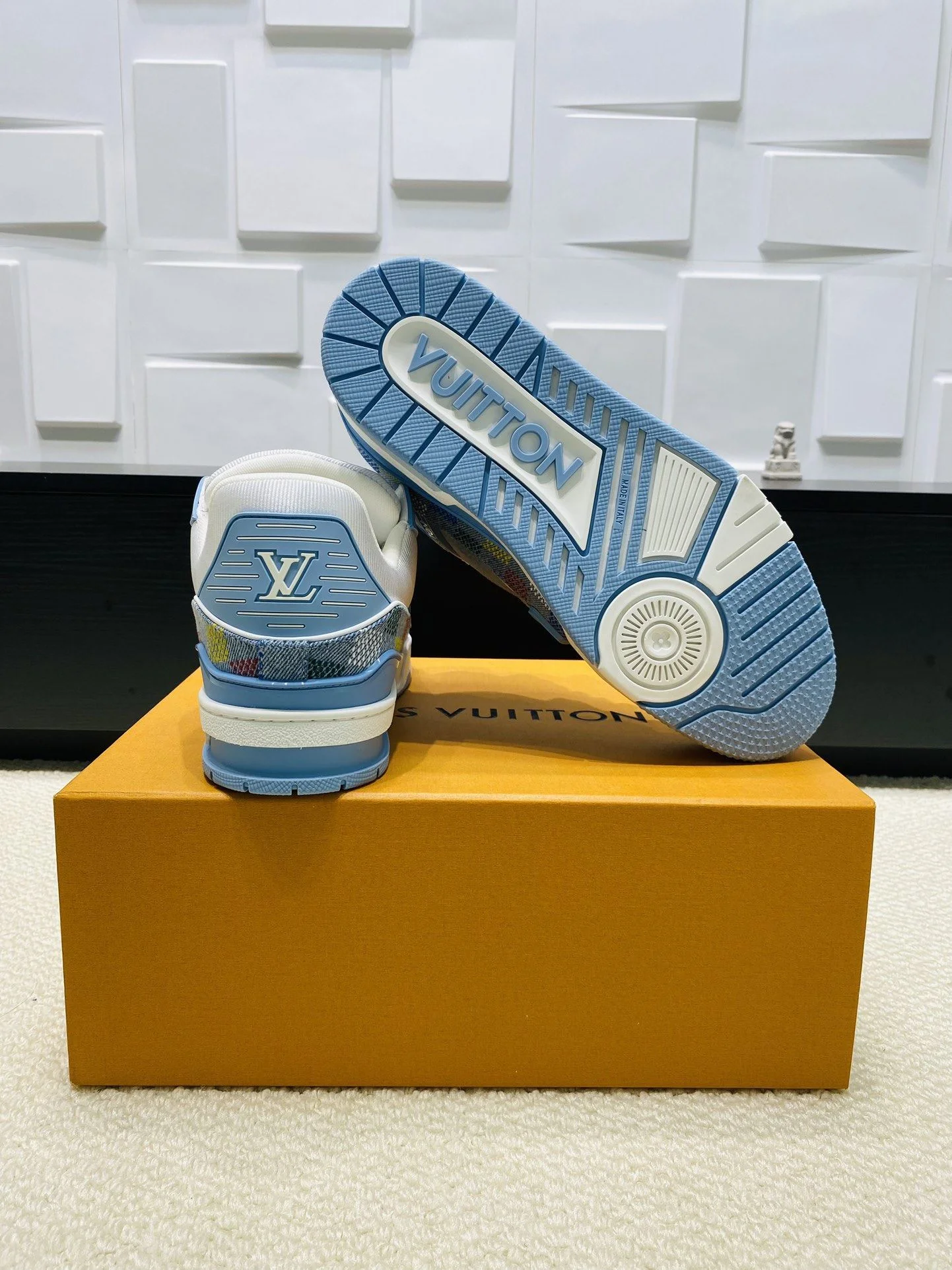 Louis Vuitton Trainer Sneaker Reliable 31022