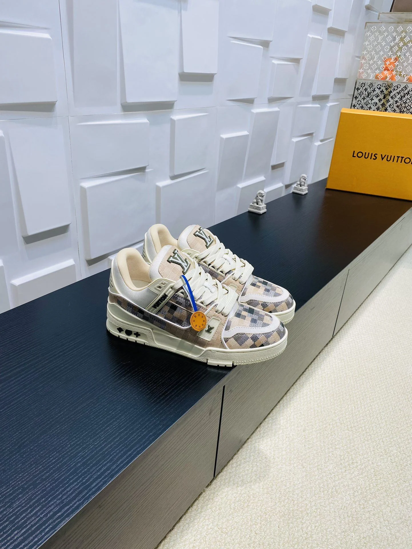 Louis Vuitton Trainer Sneaker FashionForward 31018