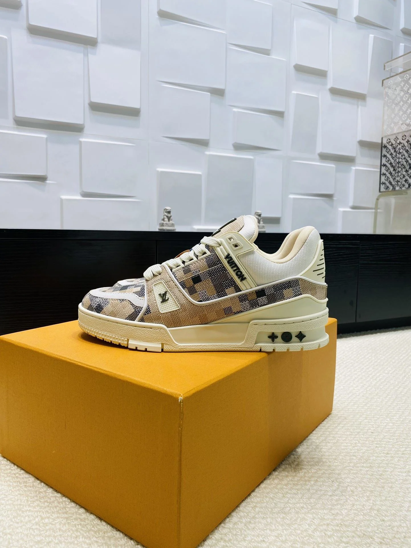 Louis Vuitton Trainer Sneaker FashionForward 31018