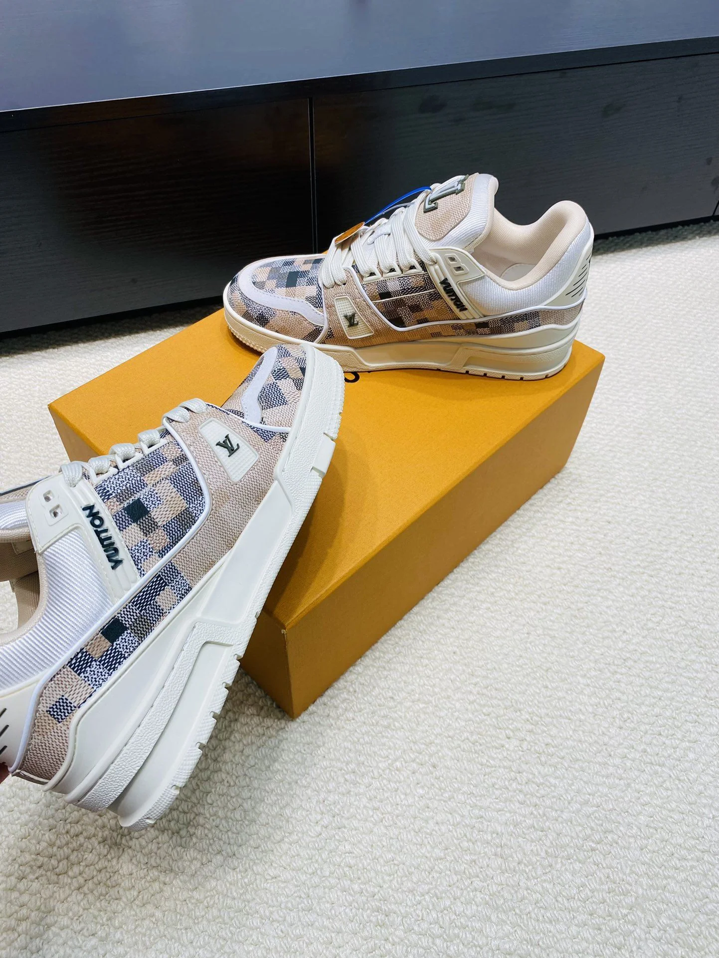 Louis Vuitton Trainer Sneaker FashionForward 31018