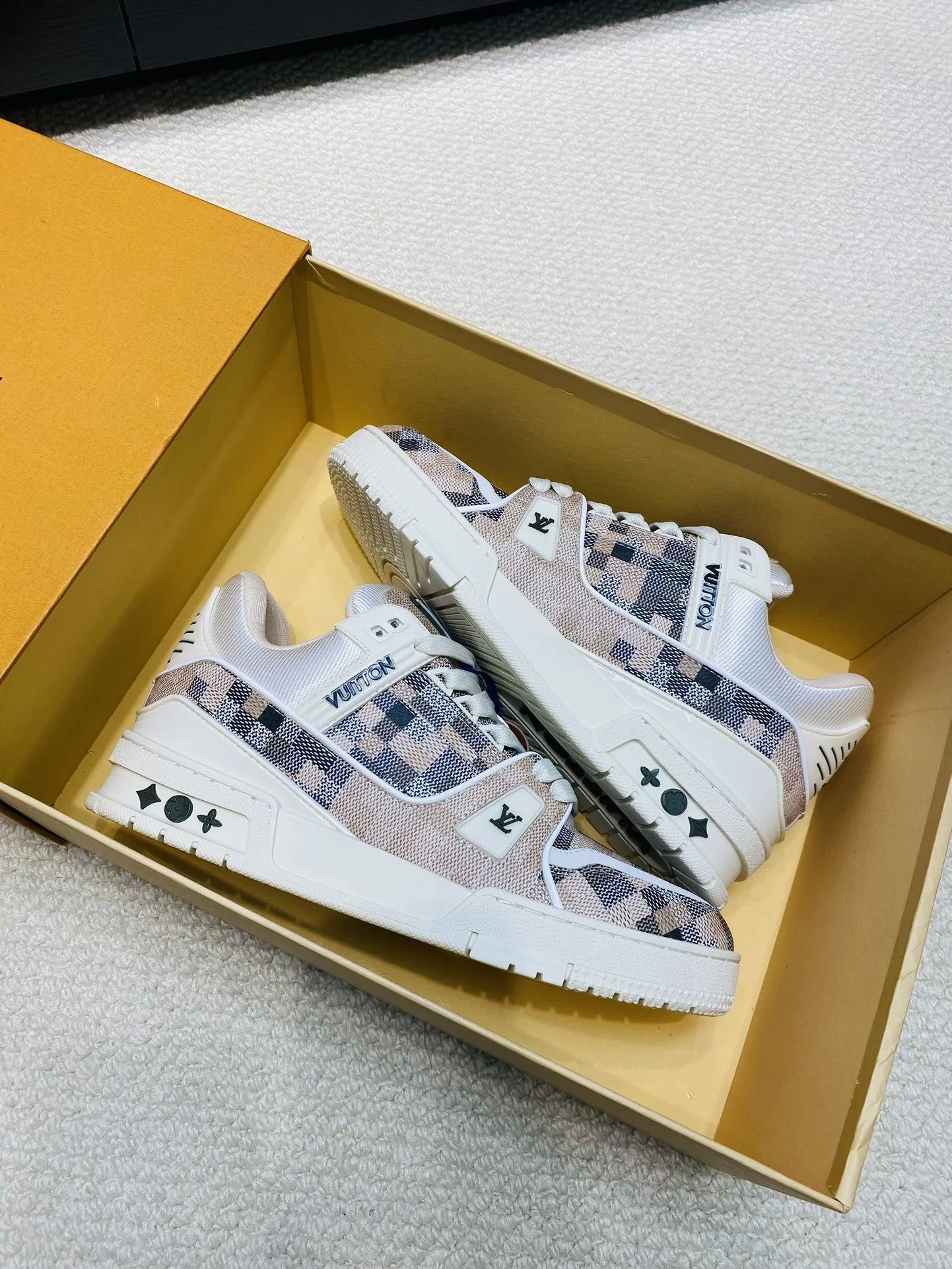 Louis Vuitton Trainer Sneaker FashionForward 31018