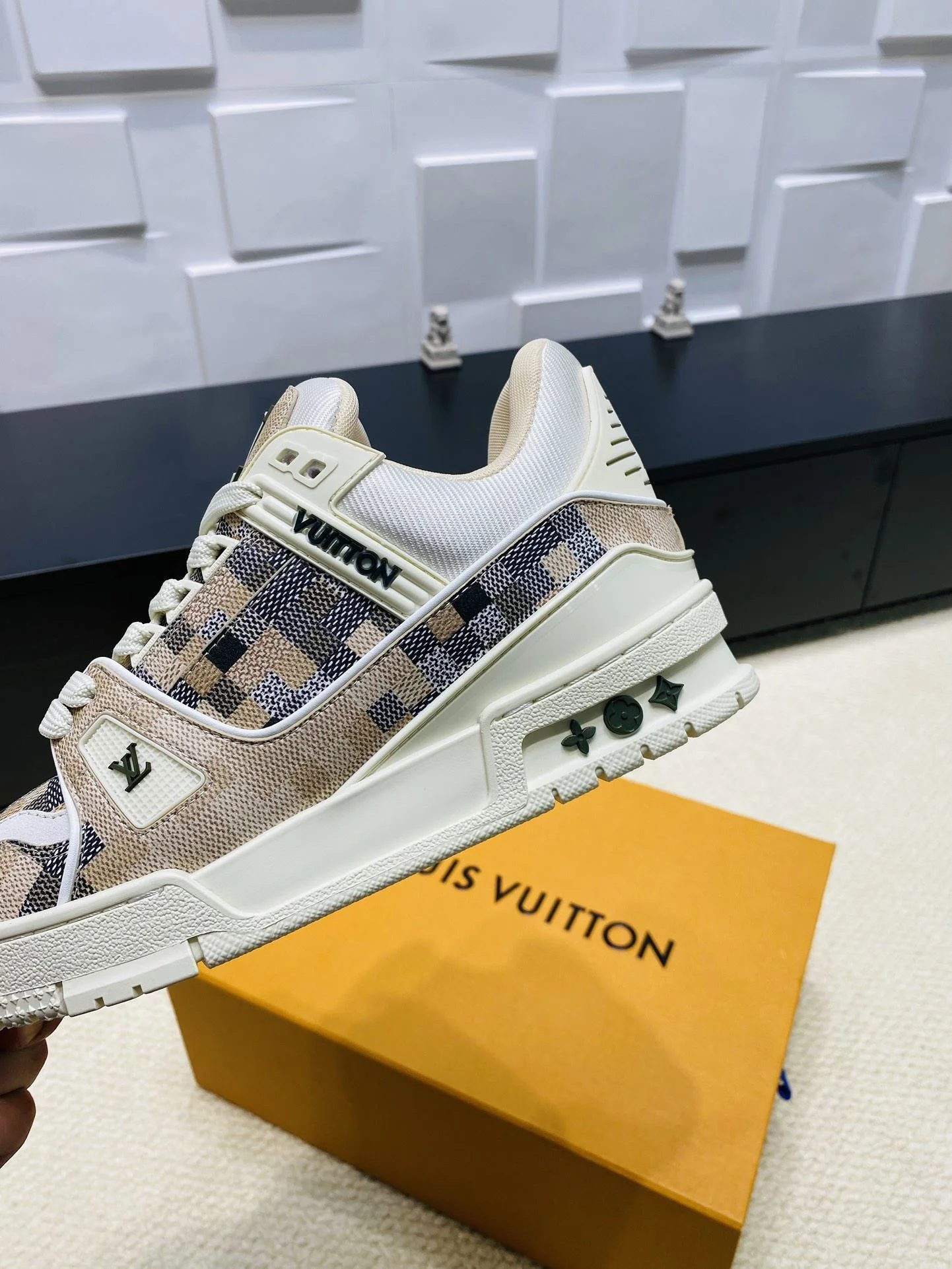 Louis Vuitton Trainer Sneaker FashionForward 31018