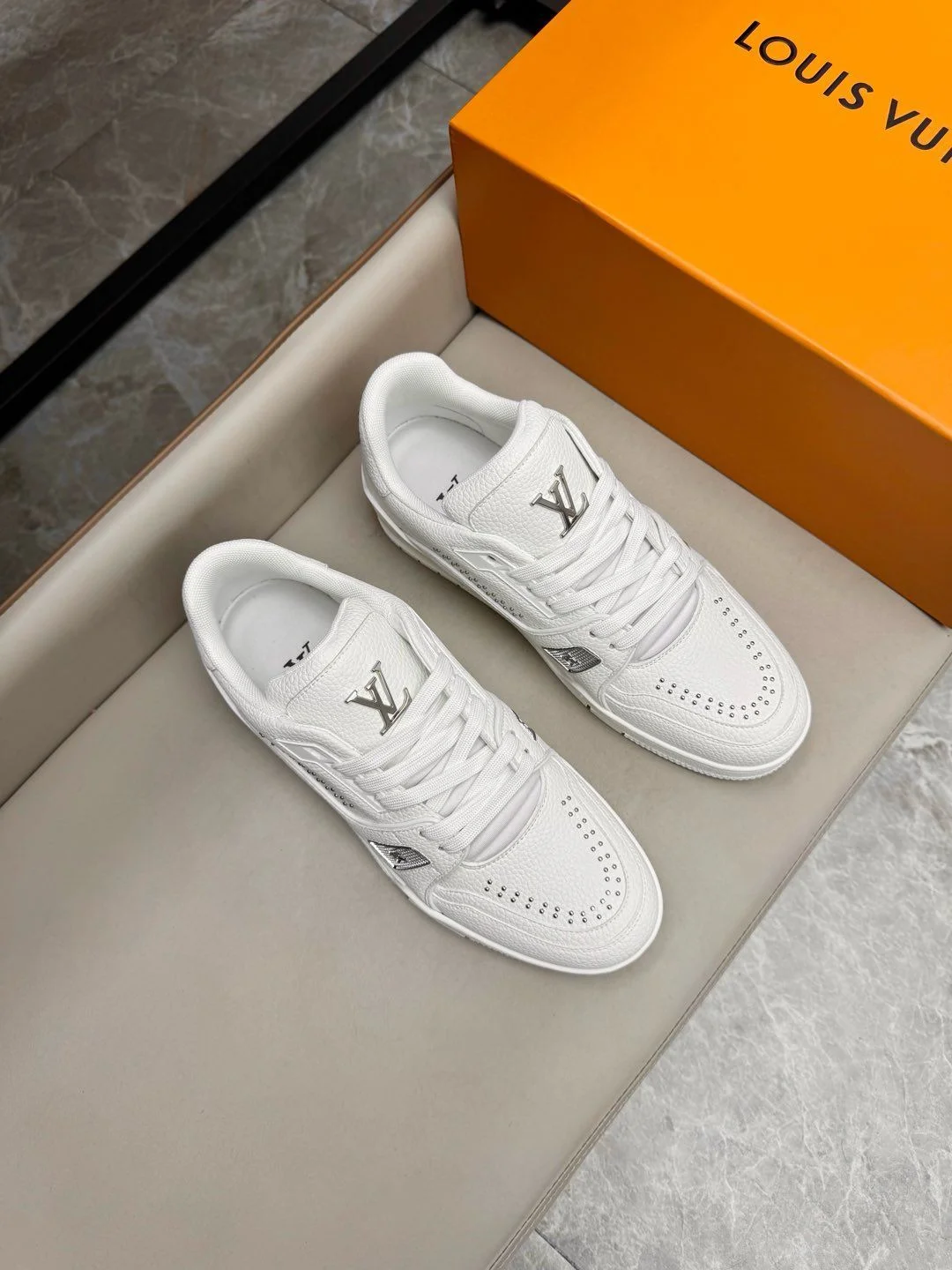NewStyle Louis Vuitton Trainer Sneaker 31006