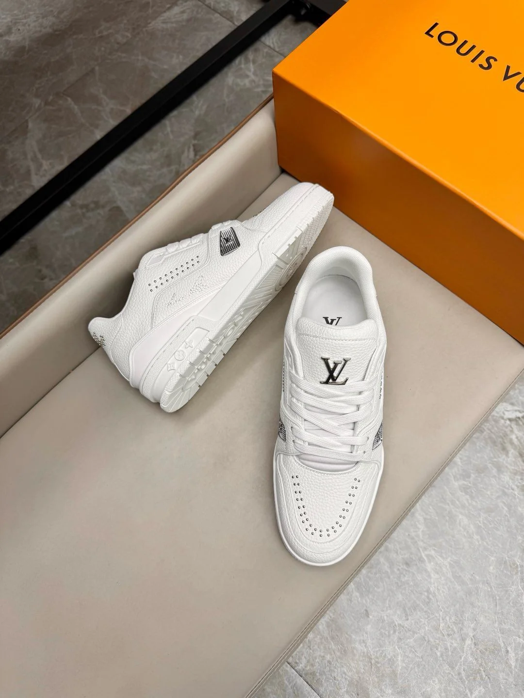 NewStyle Louis Vuitton Trainer Sneaker 31006