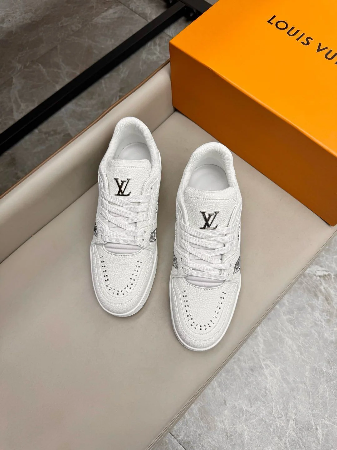 NewStyle Louis Vuitton Trainer Sneaker 31006
