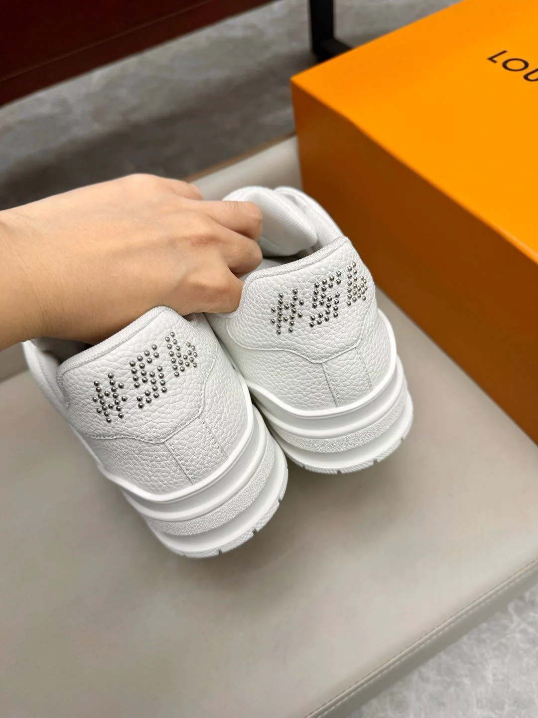 NewStyle Louis Vuitton Trainer Sneaker 31006