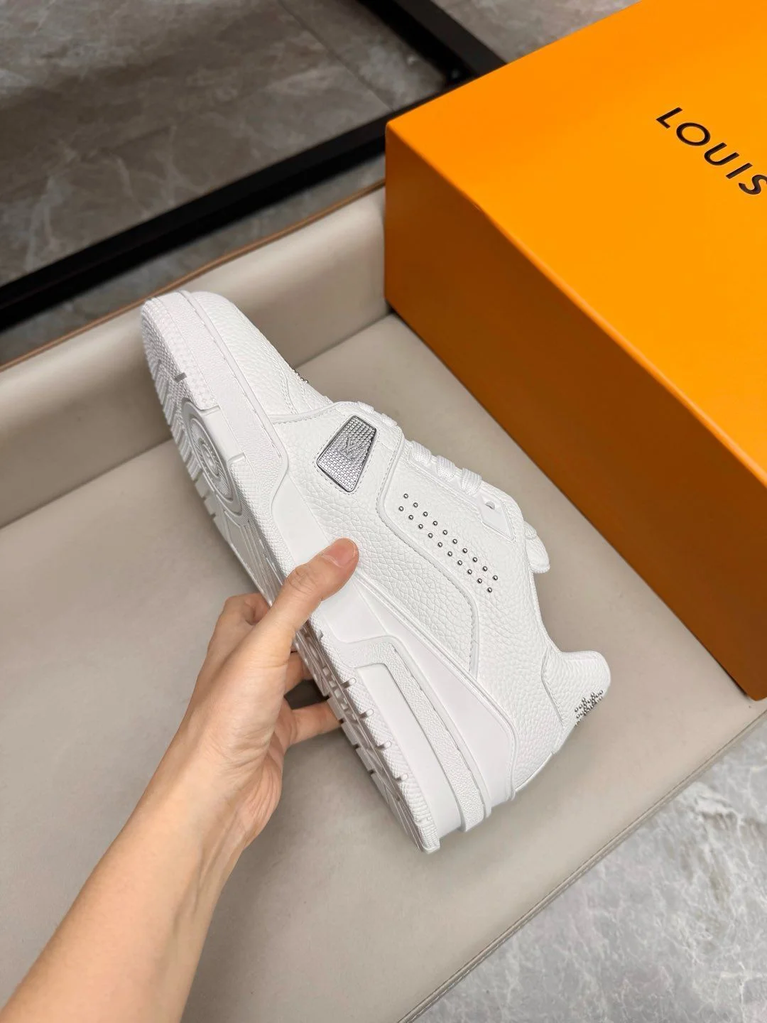 NewStyle Louis Vuitton Trainer Sneaker 31006