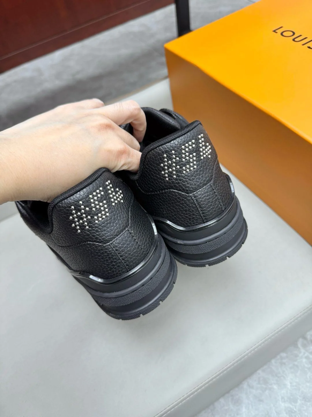 Louis Vuitton Trainer Sneaker Snug 31002