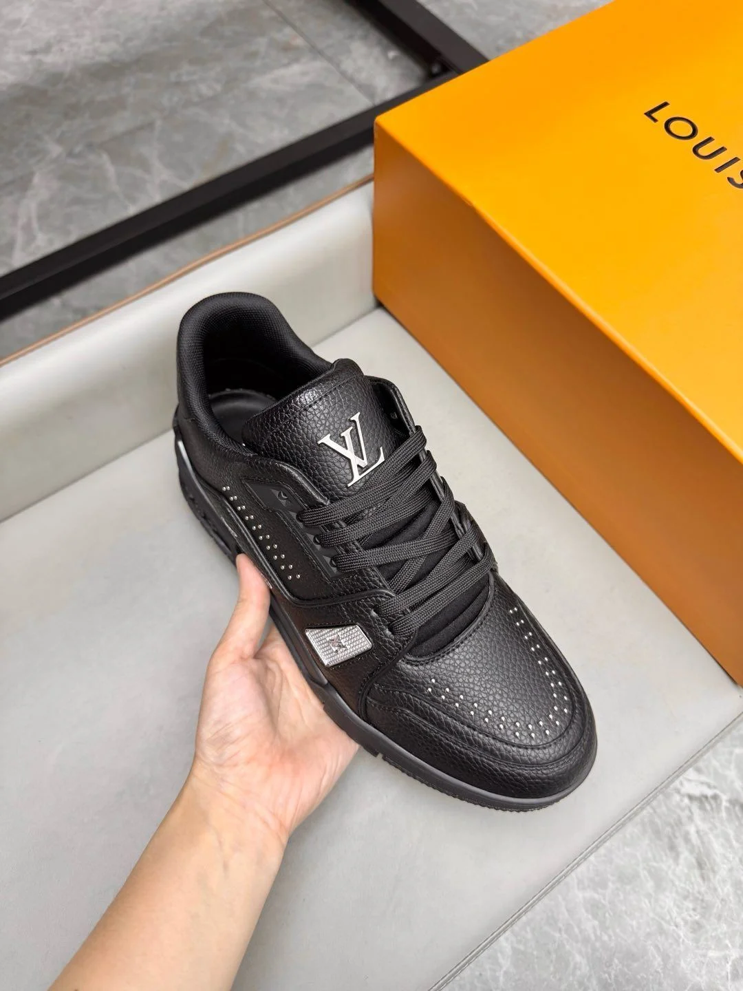 Louis Vuitton Trainer Sneaker Snug 31002