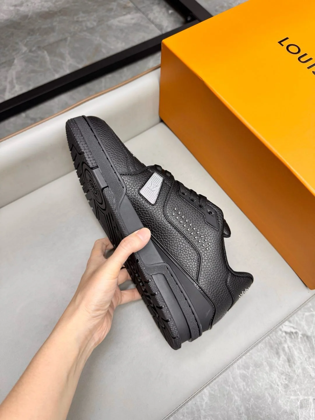Louis Vuitton Trainer Sneaker Snug 31002
