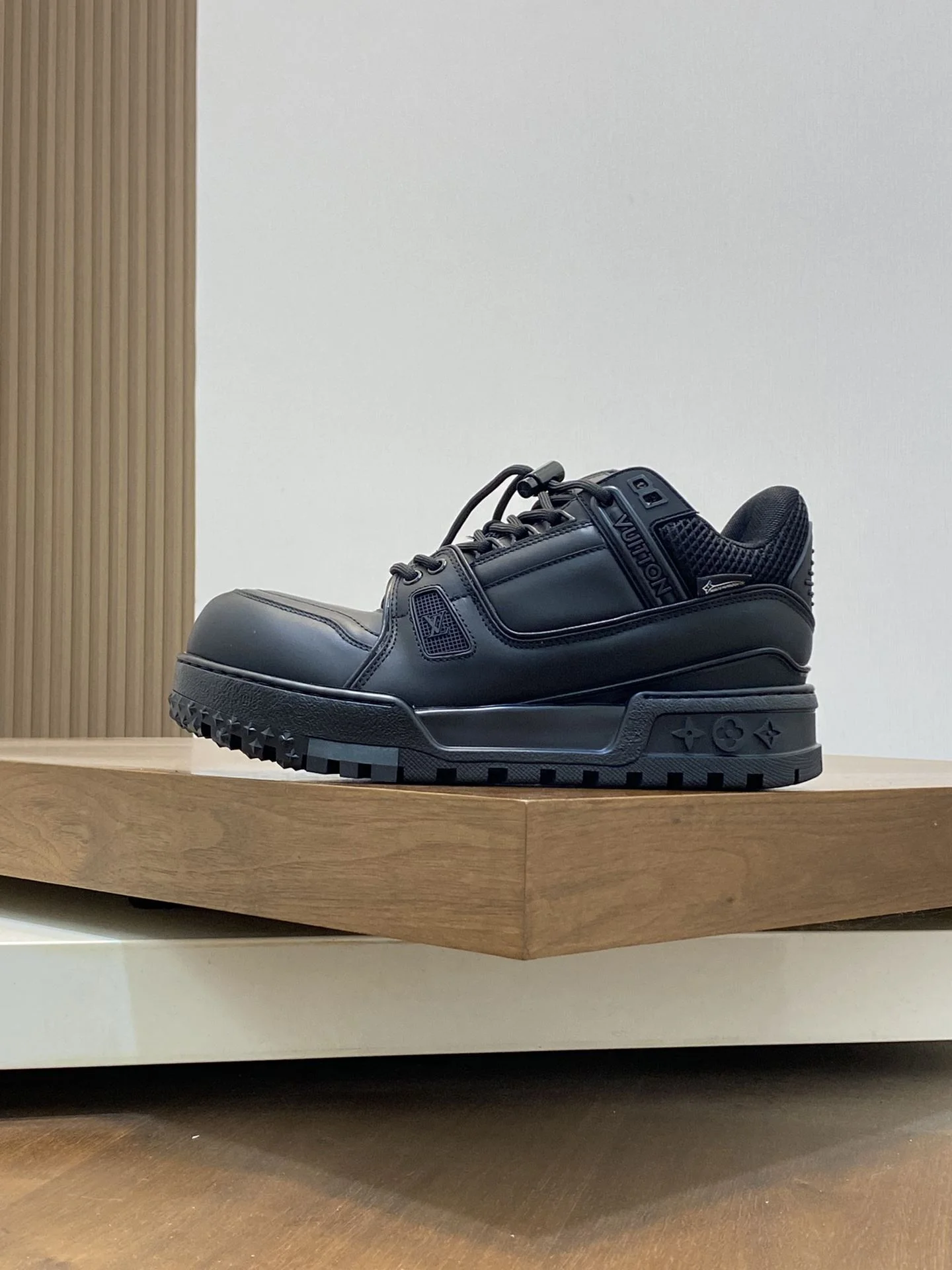 Louis Vuitton Trainer Sneaker Lightweight 30994