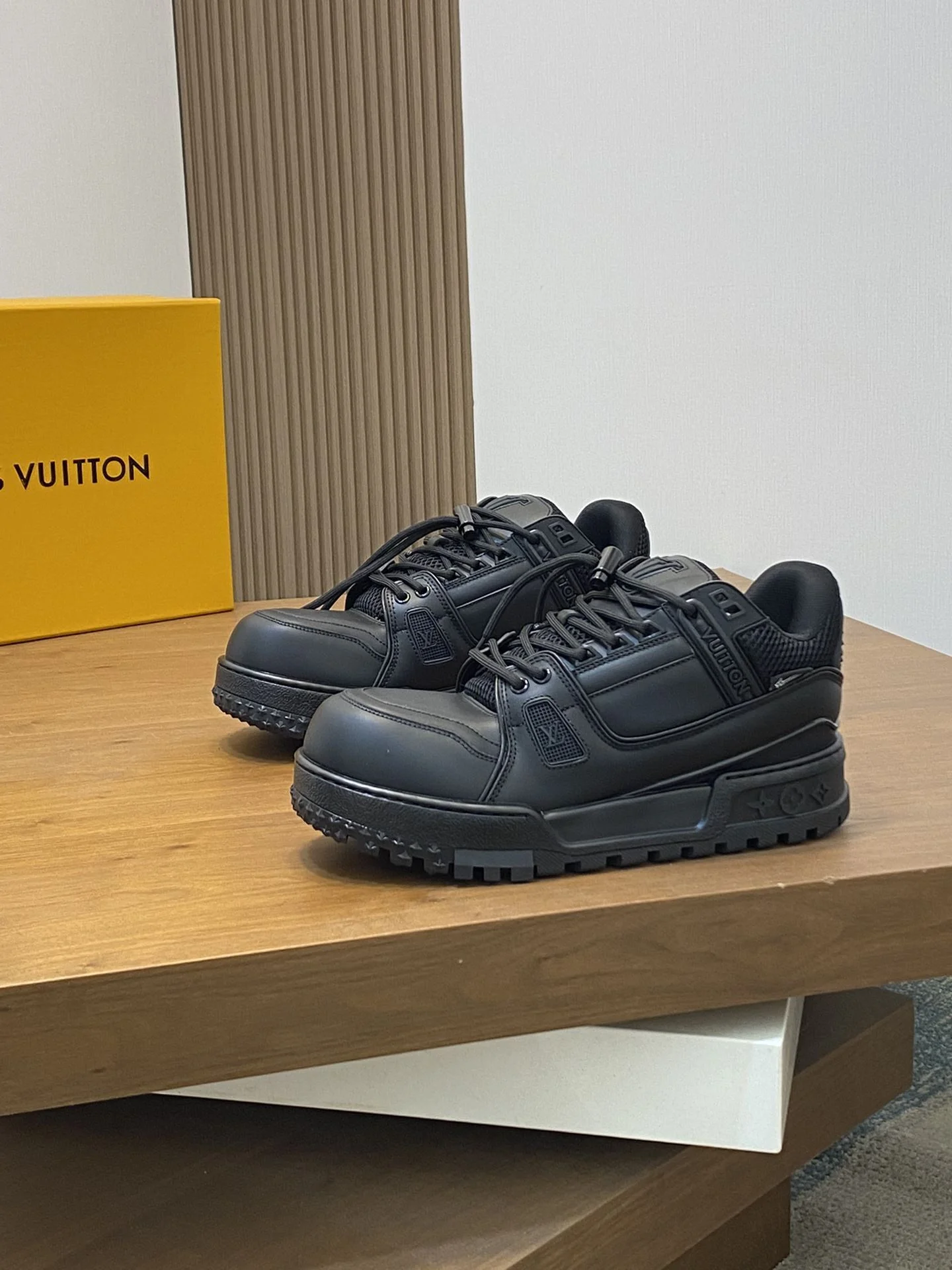 Louis Vuitton Trainer Sneaker Lightweight 30994
