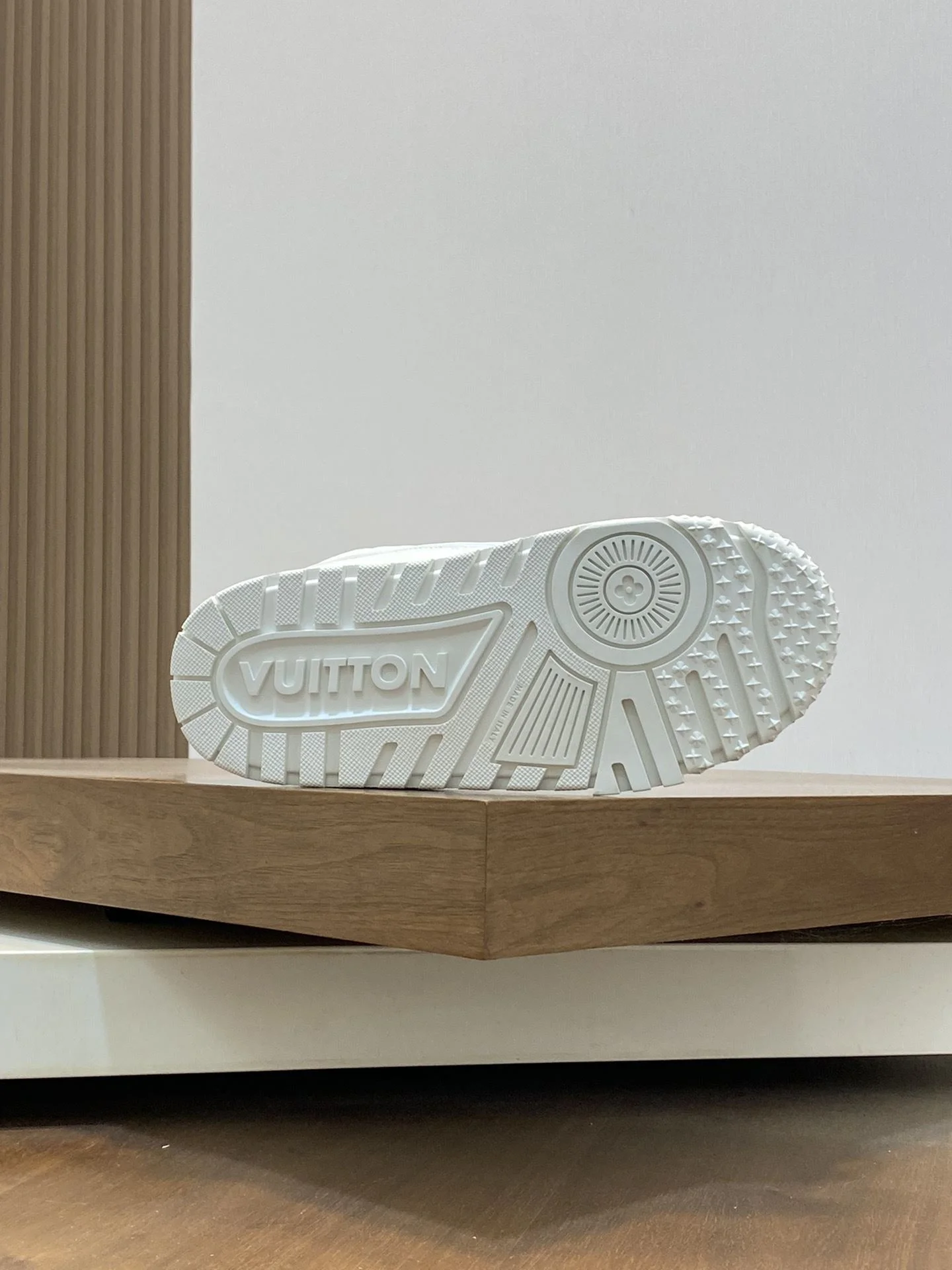 Louis Vuitton Trainer Sneaker Bold 30993