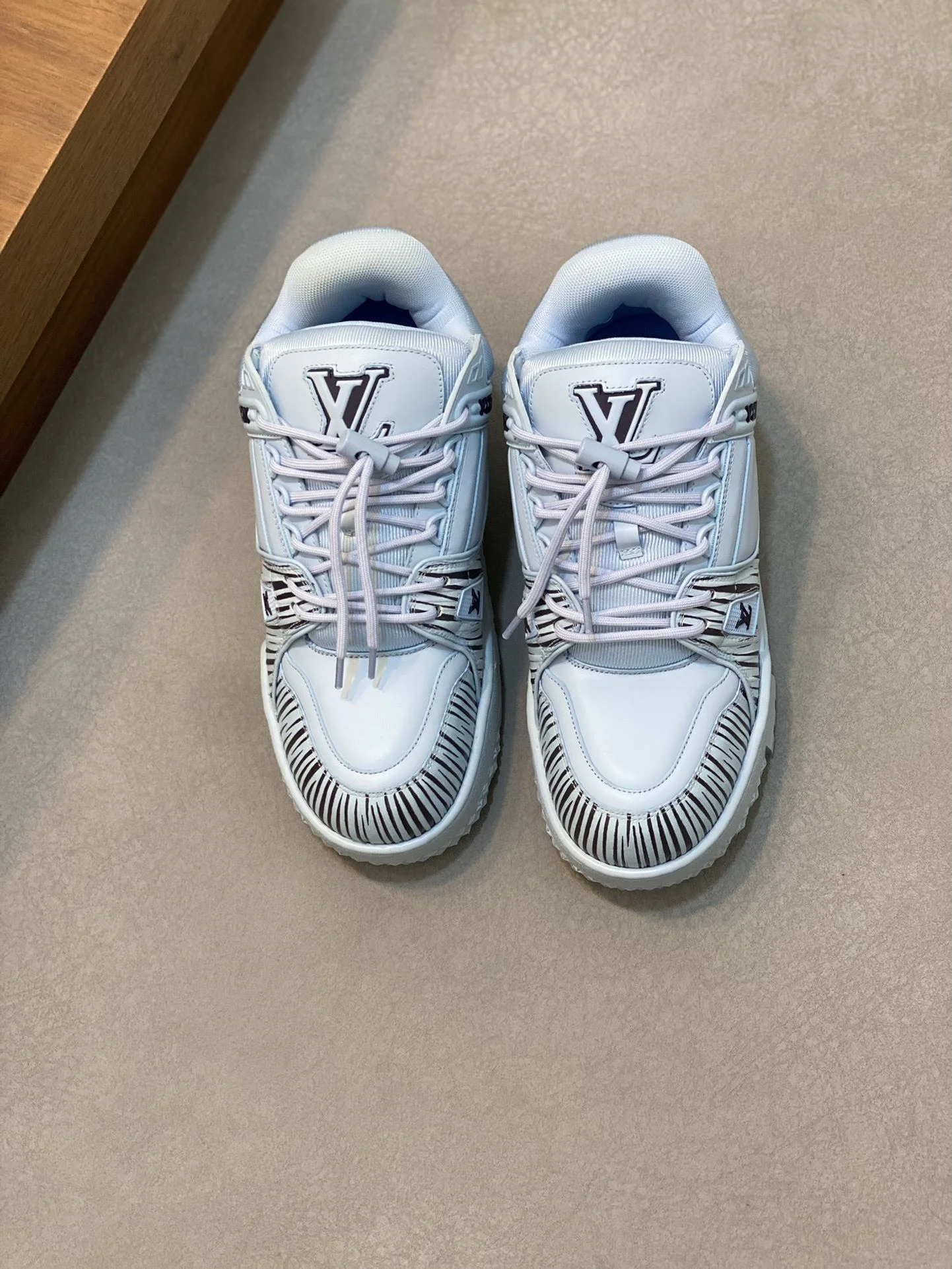 TravelReady Louis Vuitton Trainer Sneaker 30998