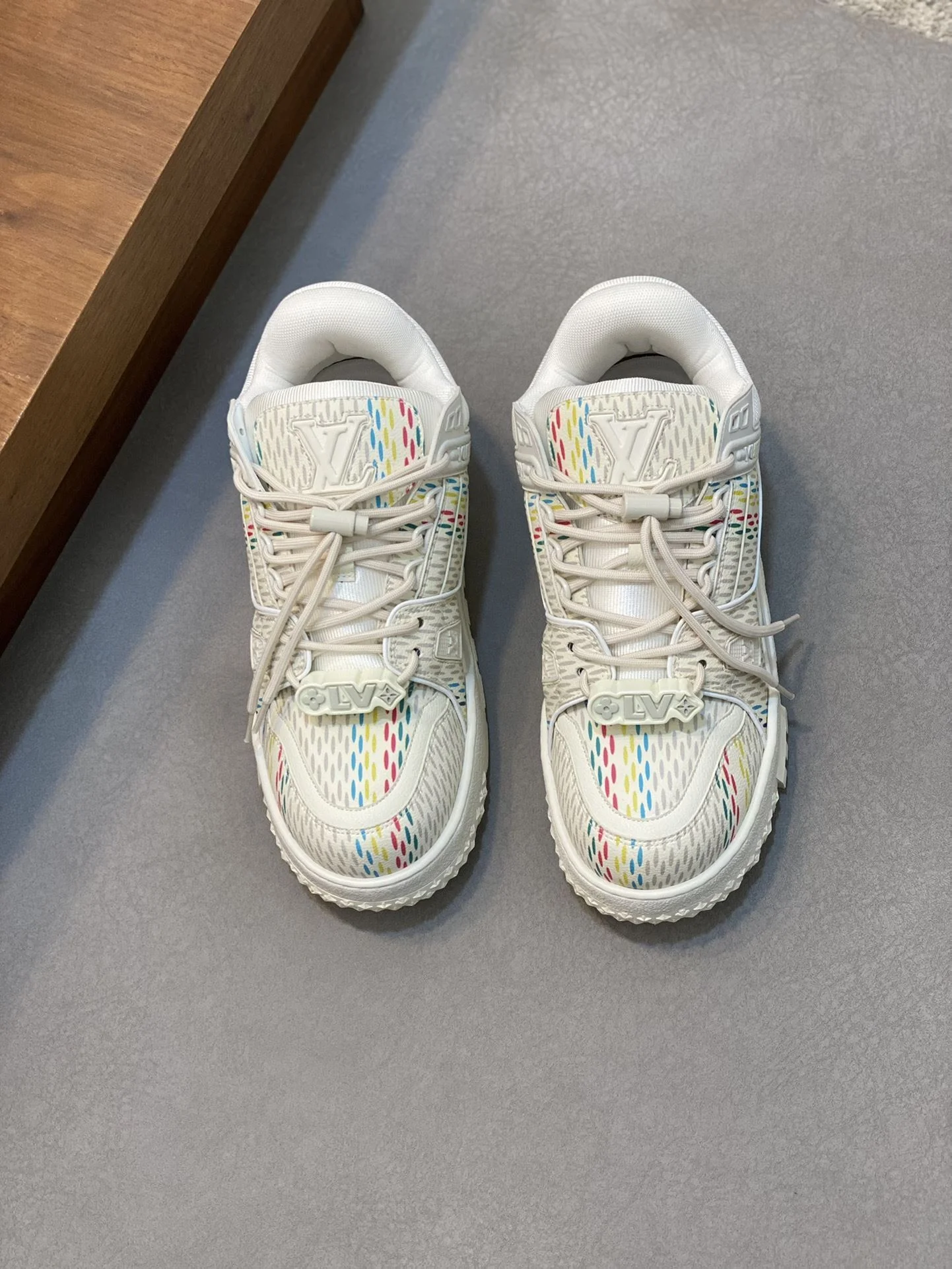 Louis Vuitton Trainer Sneaker Breathable 31000
