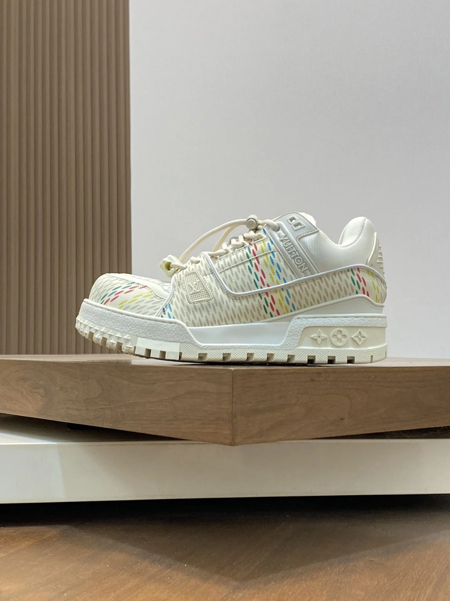 Louis Vuitton Trainer Sneaker Breathable 31000