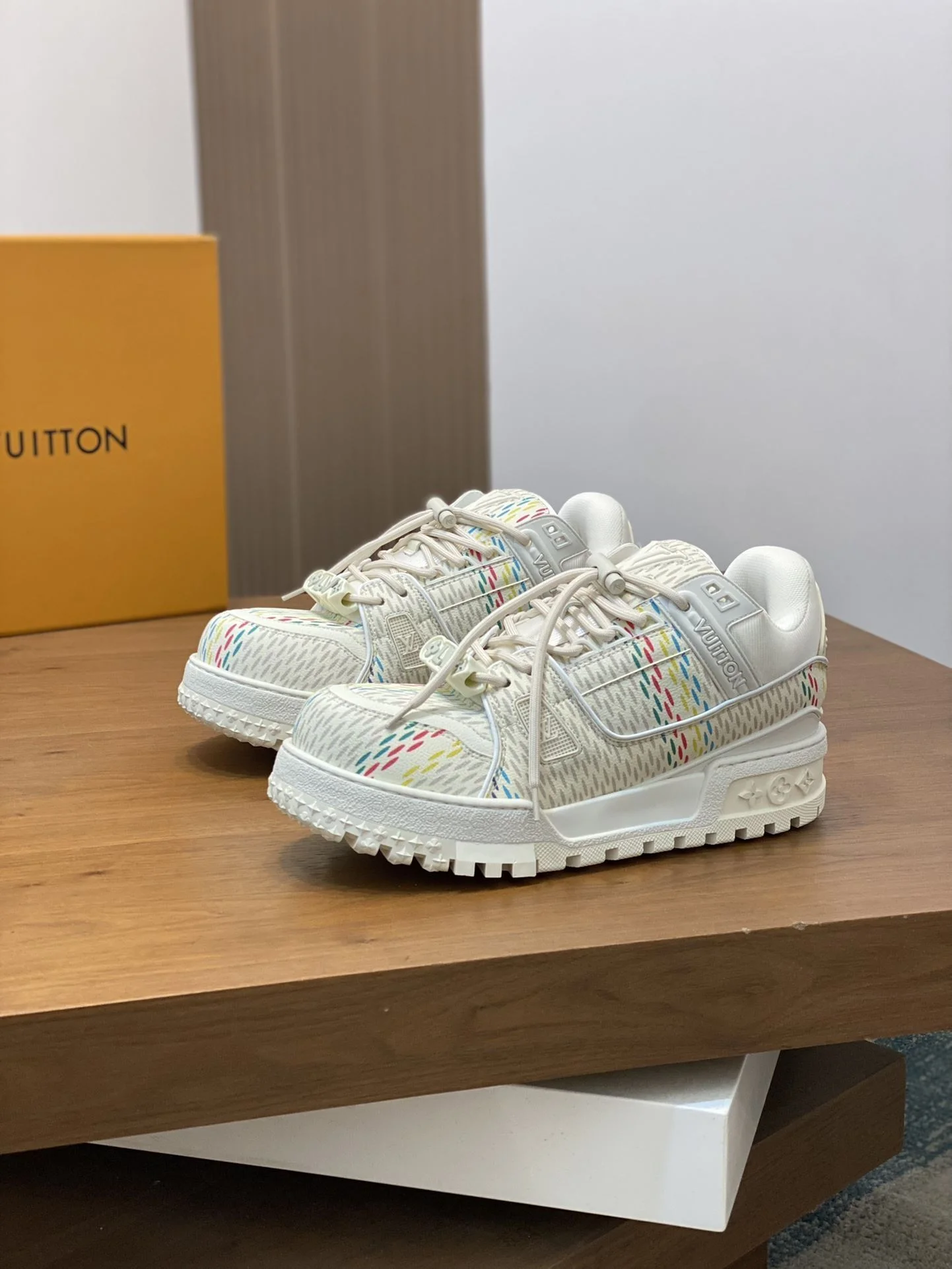 Louis Vuitton Trainer Sneaker Breathable 31000