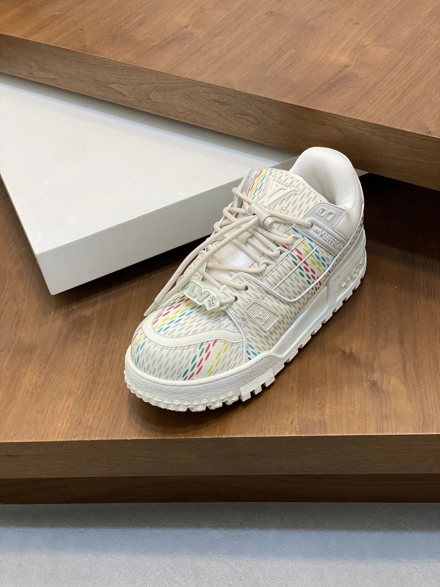 Louis Vuitton Trainer Sneaker Breathable 31000