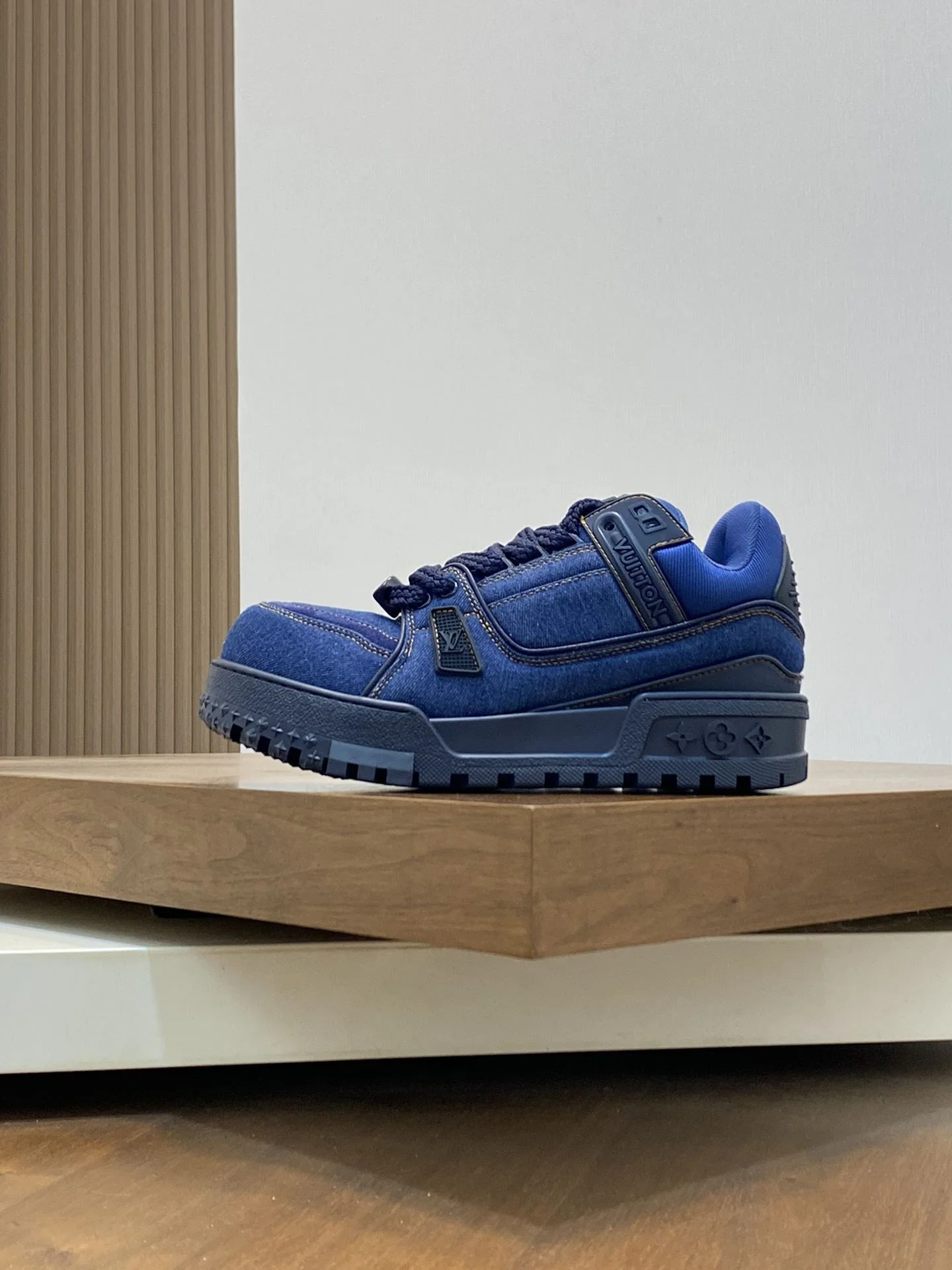 Functional Louis Vuitton Trainer Sneaker 31009