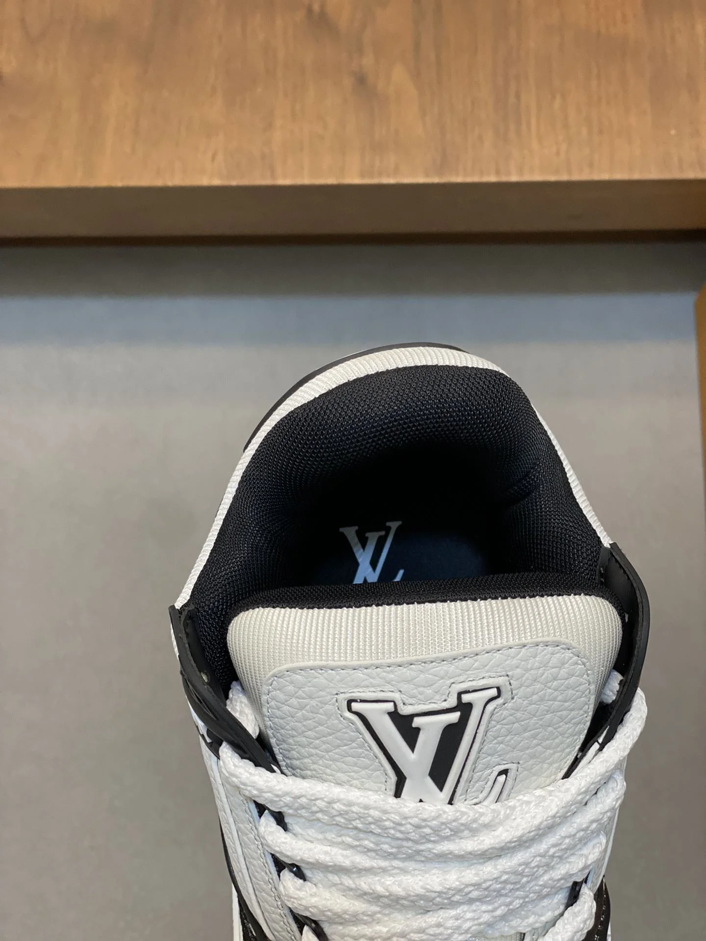 Louis Vuitton Trainer Sneaker Durable 30992