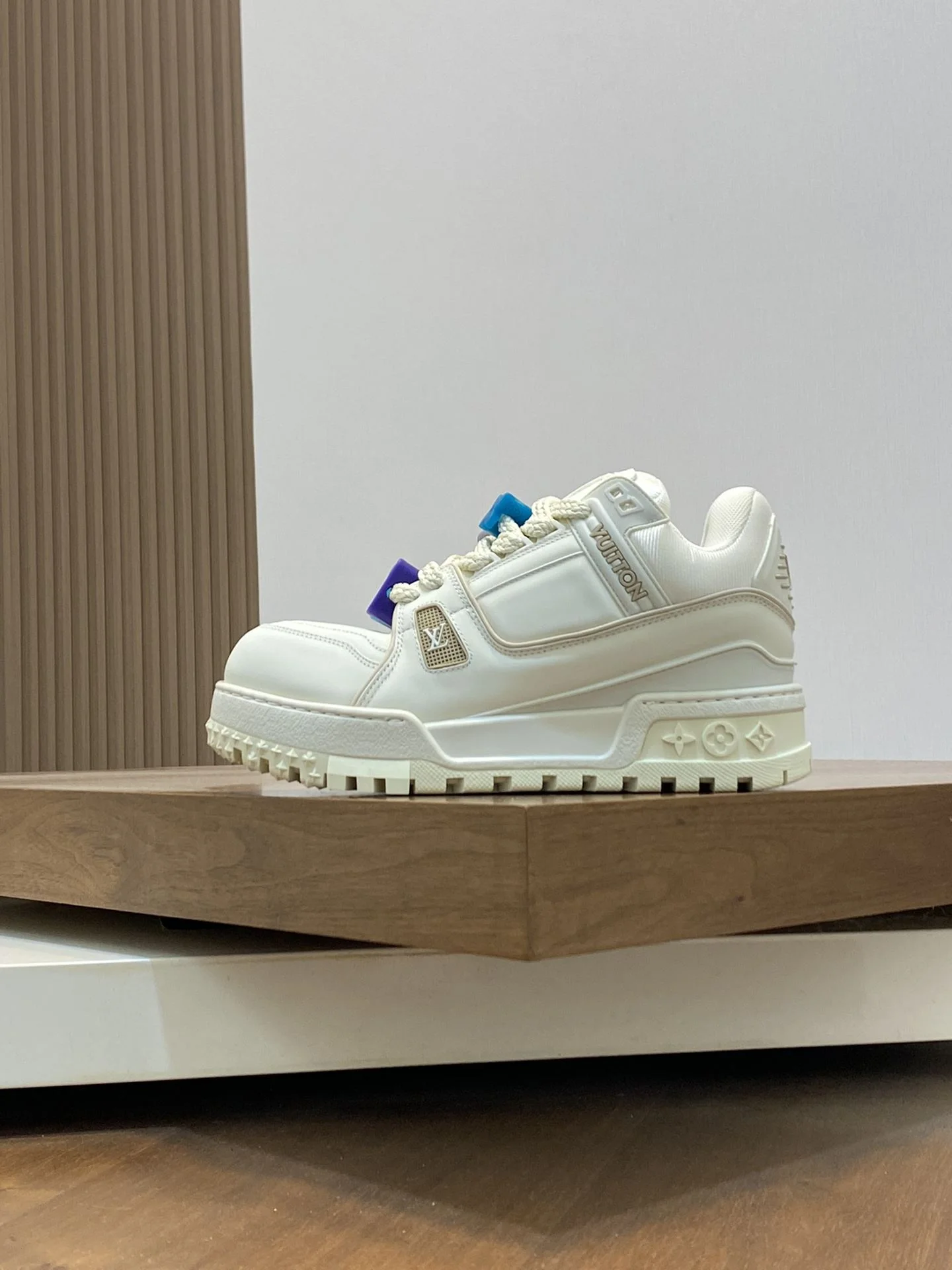 Cozy Louis Vuitton Trainer Sneaker 31013