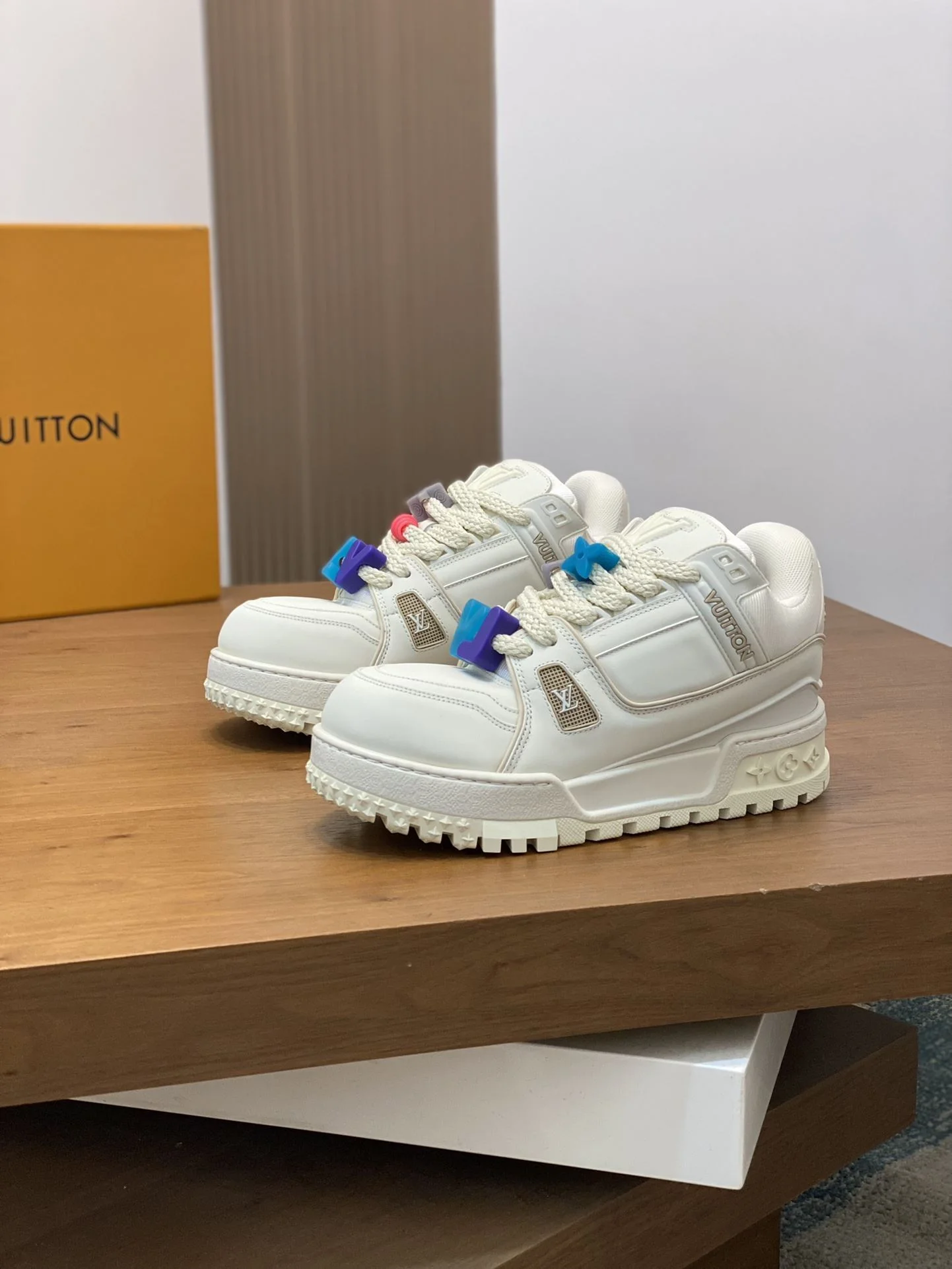 Cozy Louis Vuitton Trainer Sneaker 31013