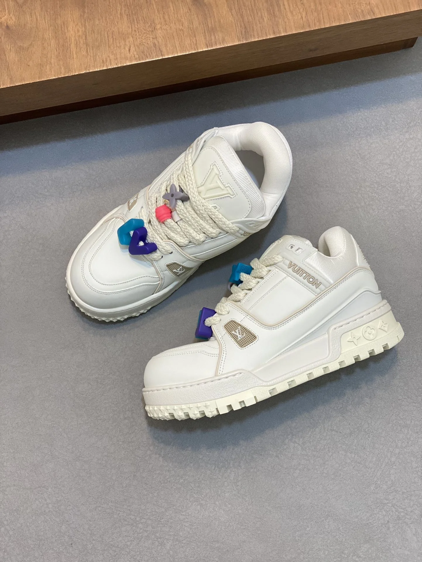 Cozy Louis Vuitton Trainer Sneaker 31013